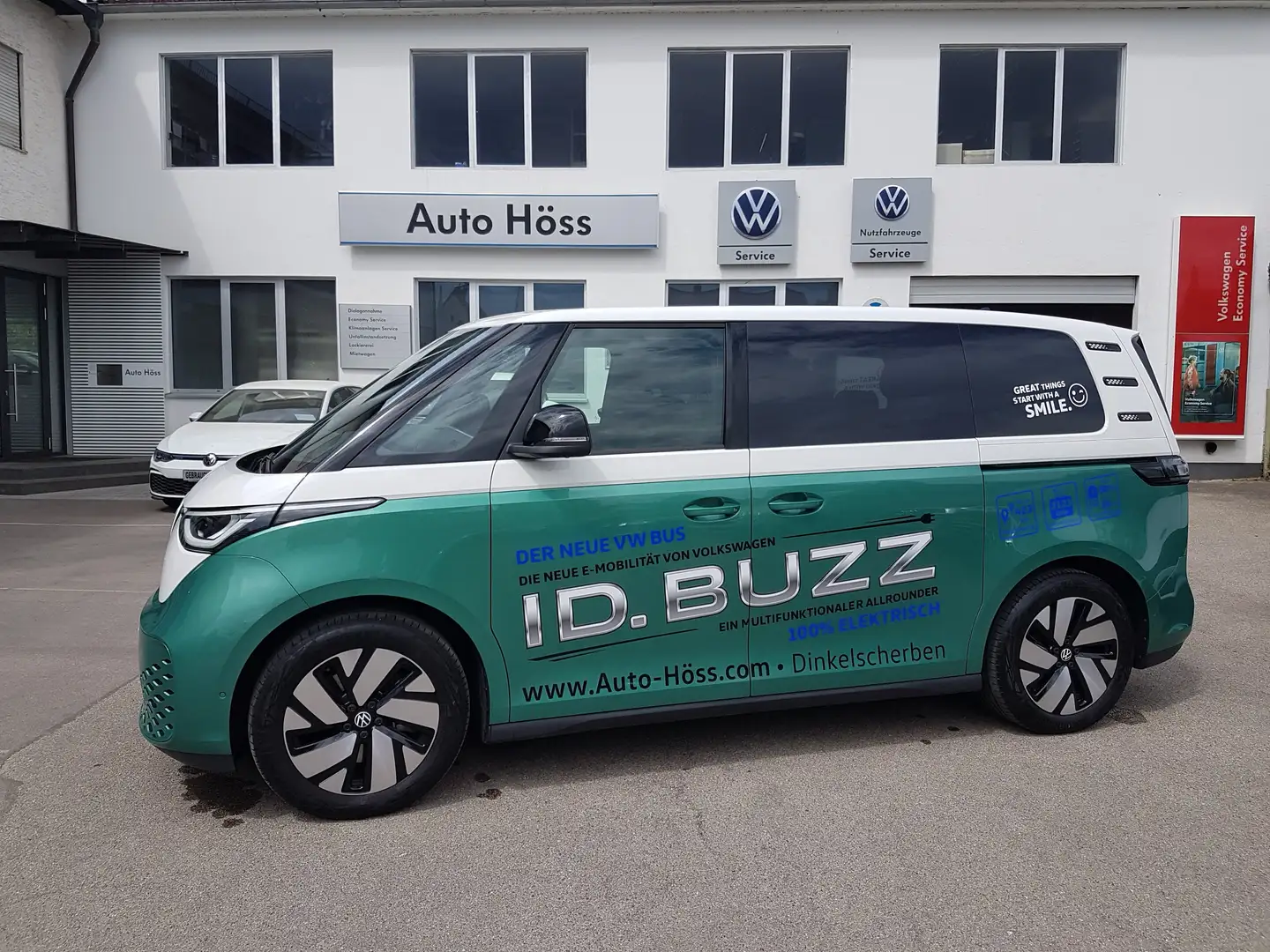 Volkswagen ID. Buzz 150 kW Pro AHK Kamera Nav Sitzh Garantie Keyless Weiß - 1