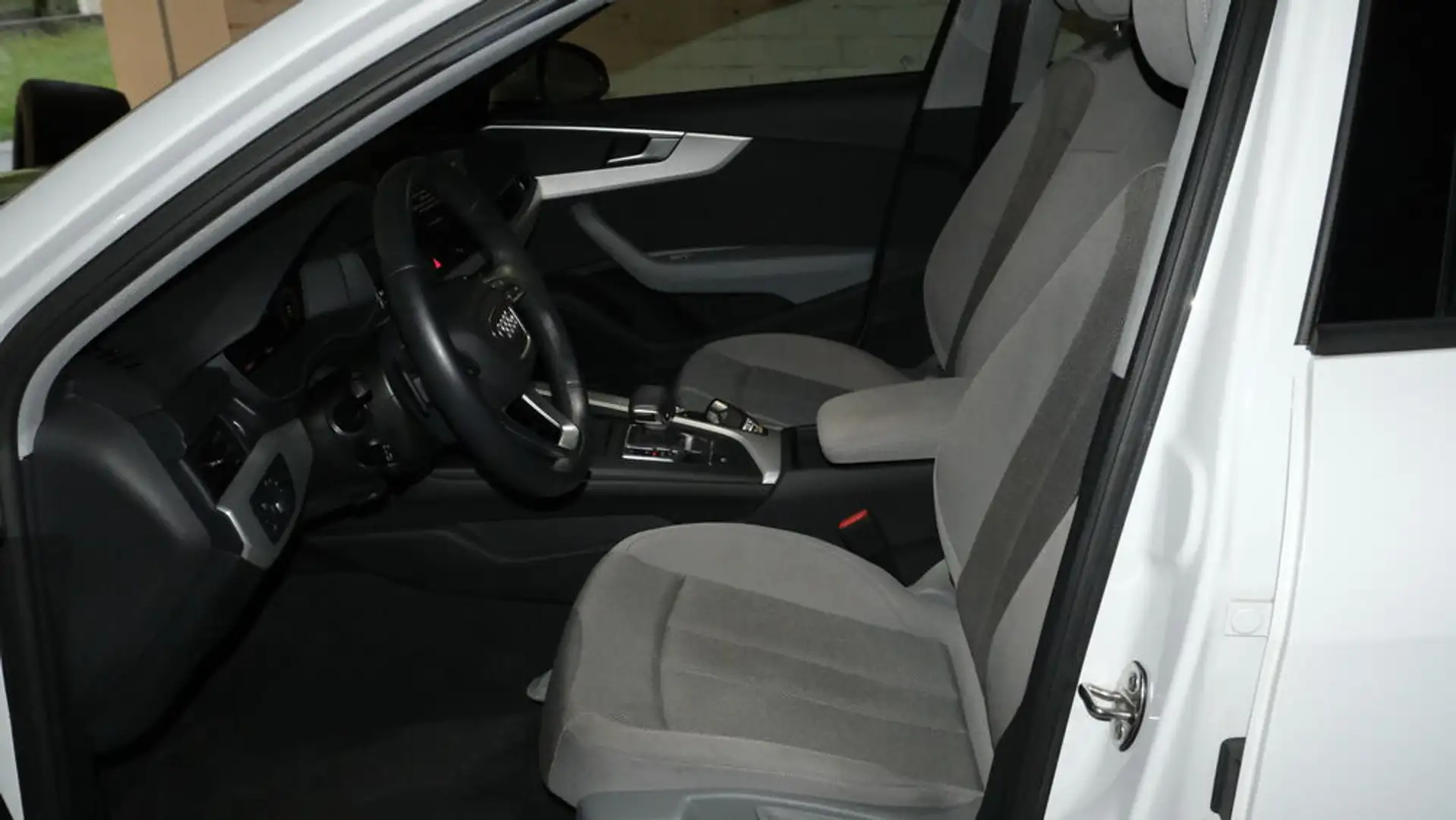 Audi A4 35 TDI S-Tronic Weiß - 2