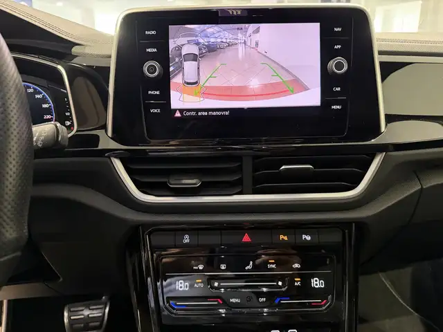 Volkswagen T-Roc view 14