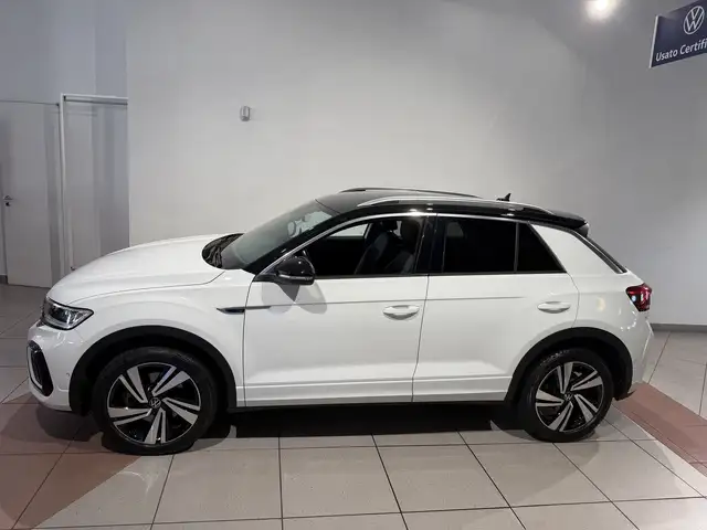 Volkswagen T-Roc view 2