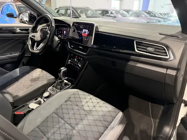 Volkswagen T-Roc view 11