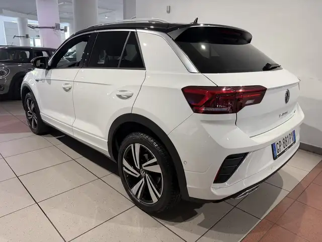 Volkswagen T-Roc view 3