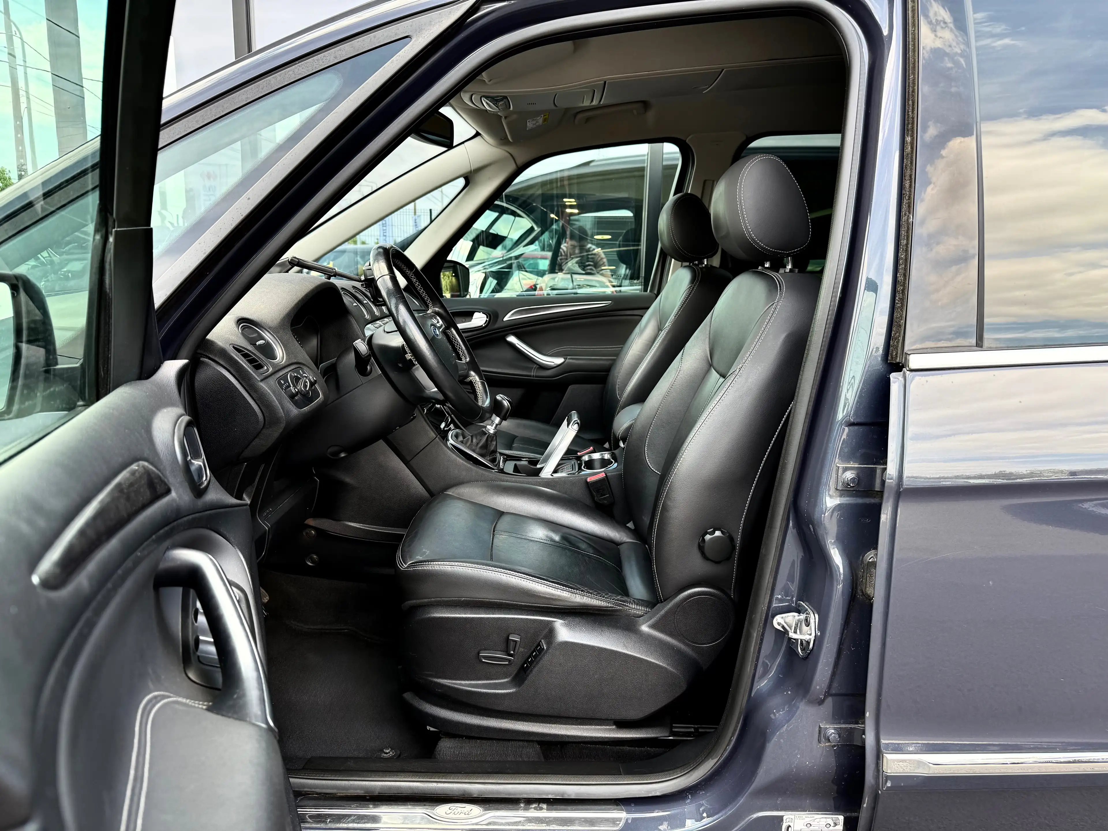 Ford Galaxy 2.0 TDCi 136CV 7 PLACES NAVi CUiR JA.17" SG.CHAUFFANTS ++ — photo 13