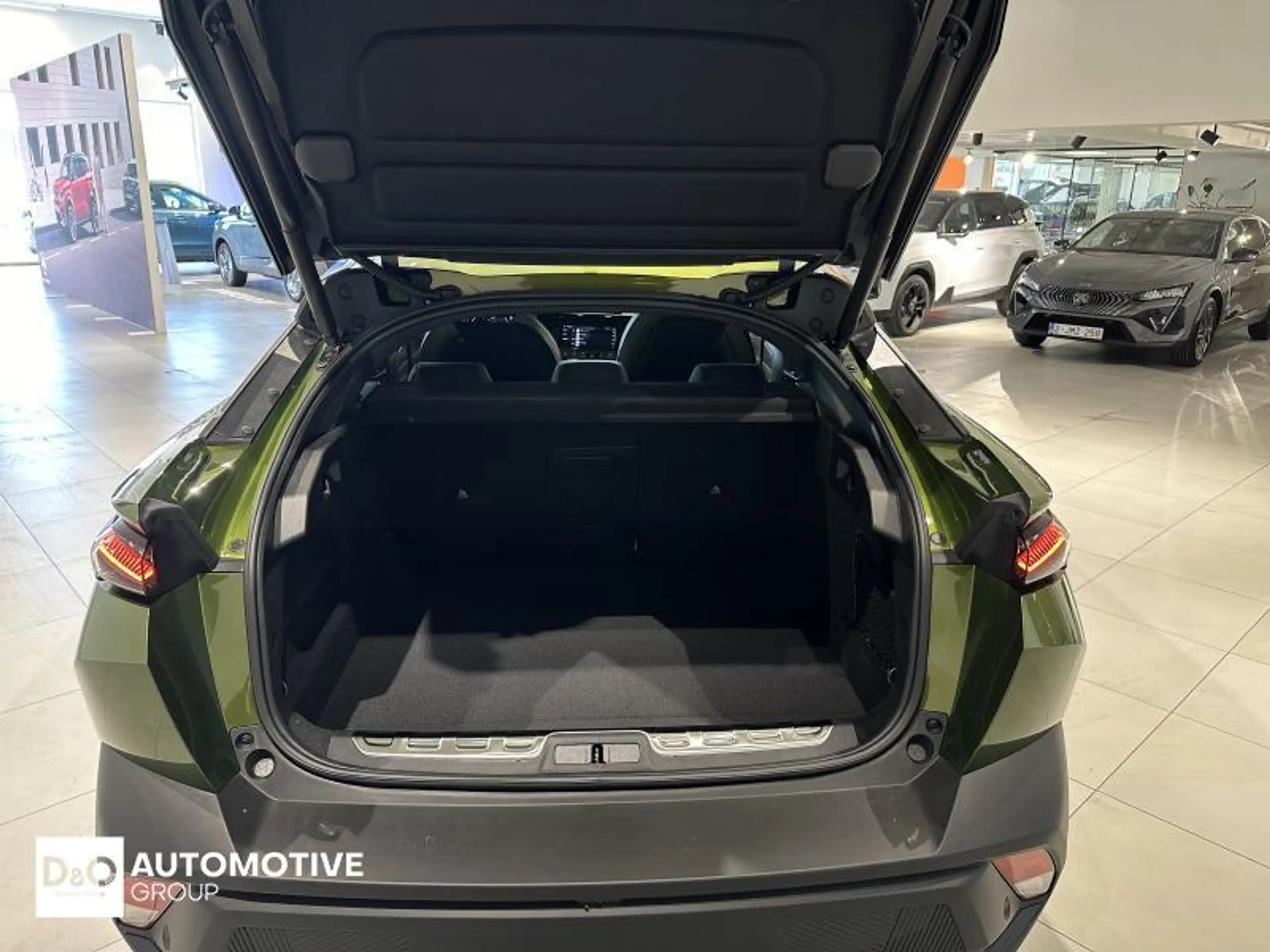 Peugeot 408 gt exclusive hybrid — photo 10
