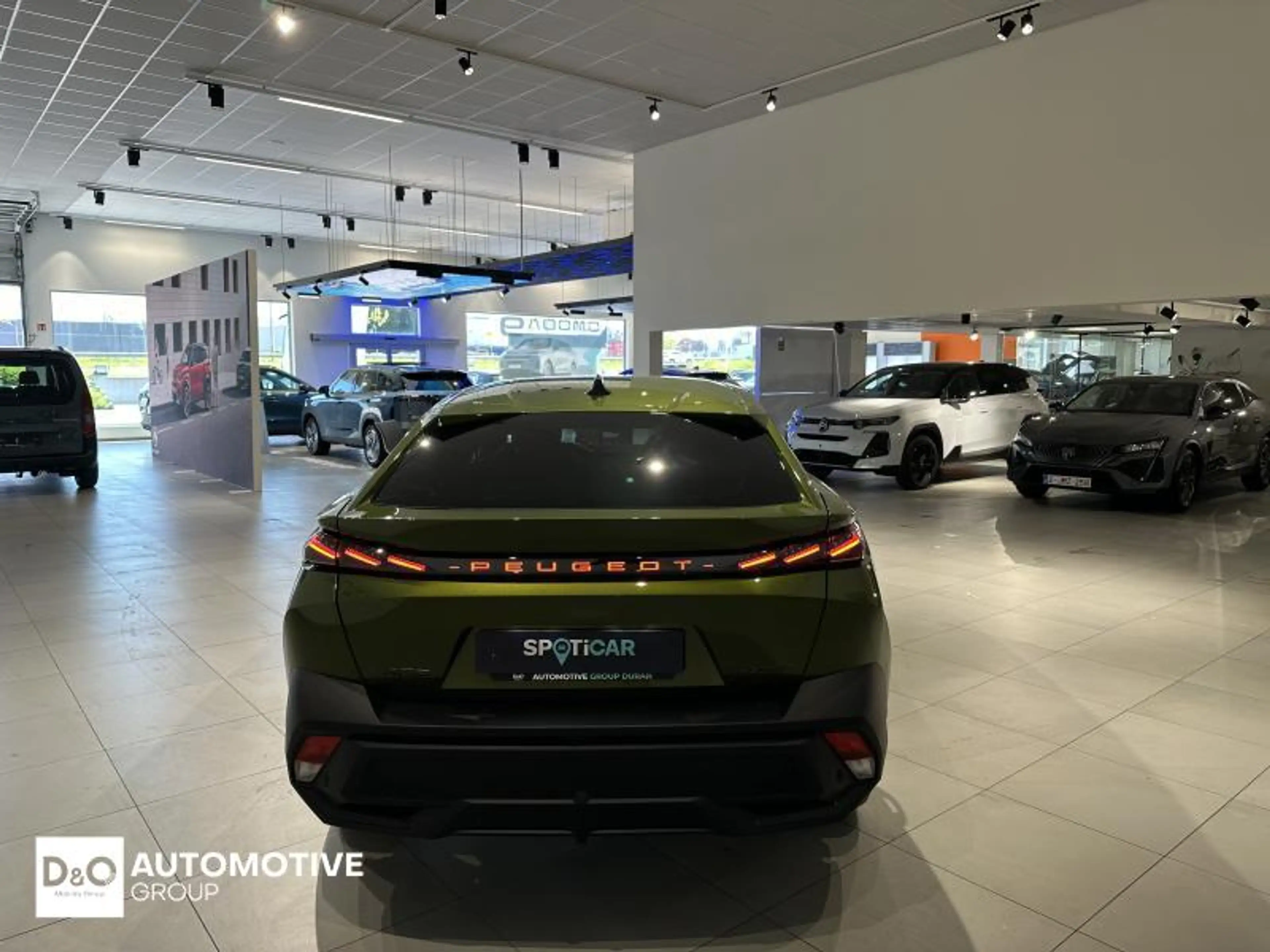 Peugeot 408 gt exclusive hybrid — photo 7