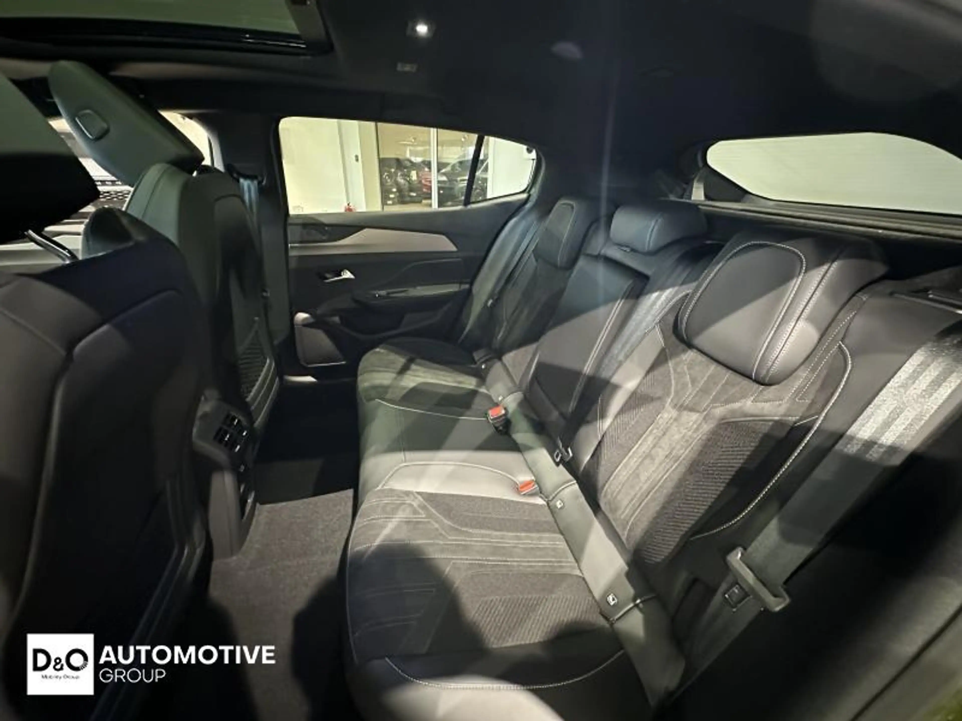 Peugeot 408 gt exclusive hybrid — photo 13