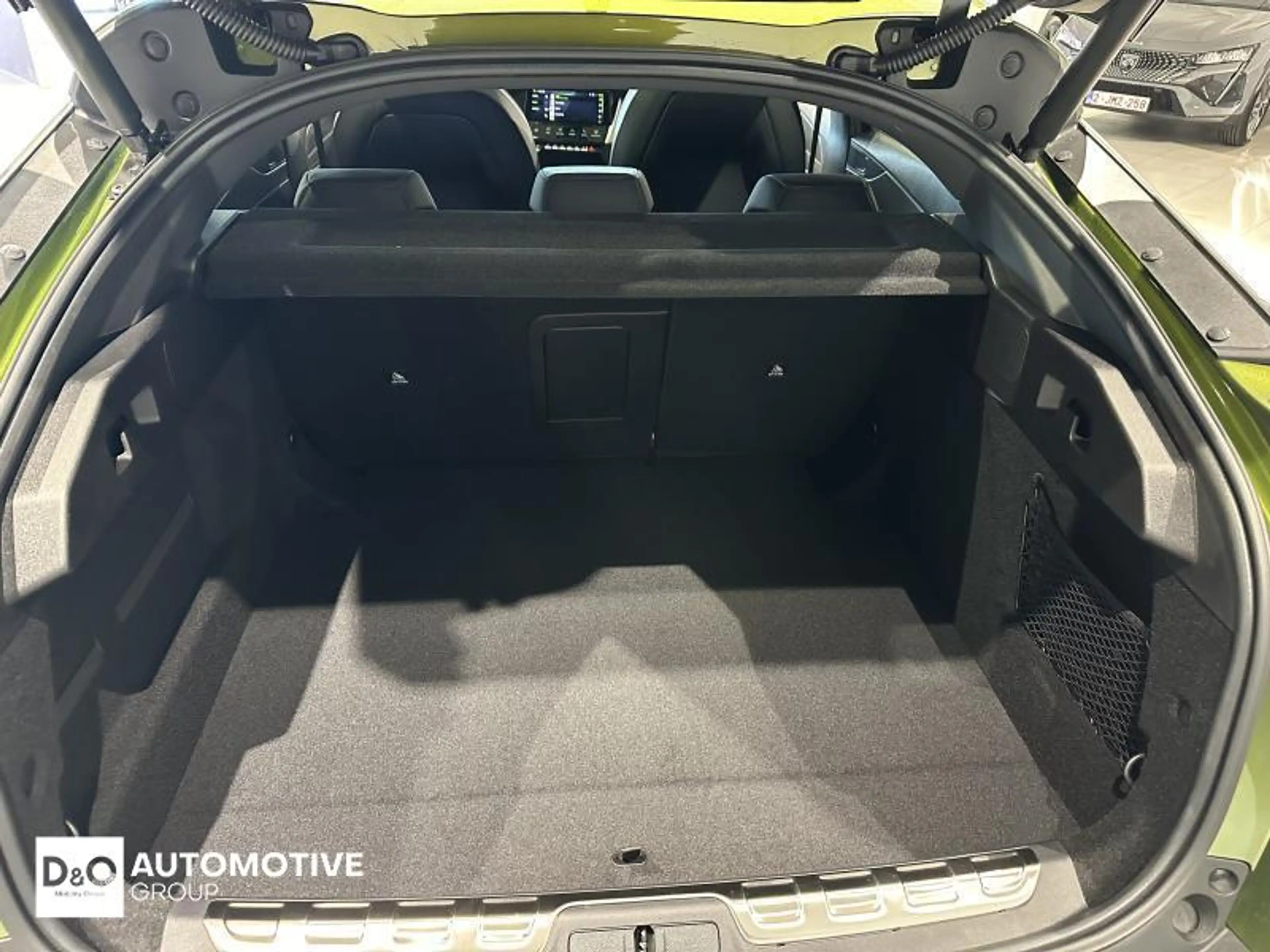 Peugeot 408 gt exclusive hybrid — photo 11