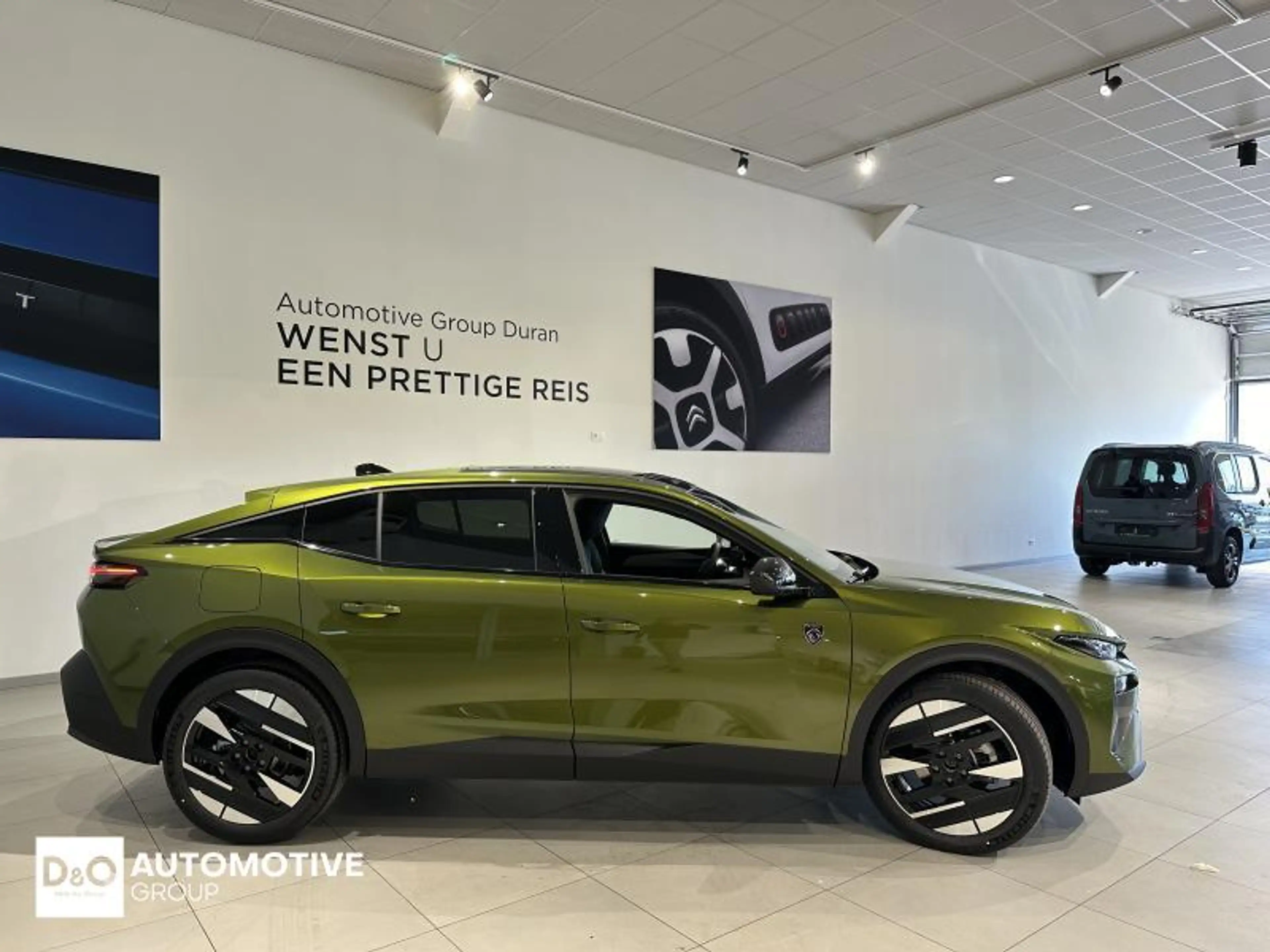 Peugeot 408 gt exclusive hybrid — photo 6