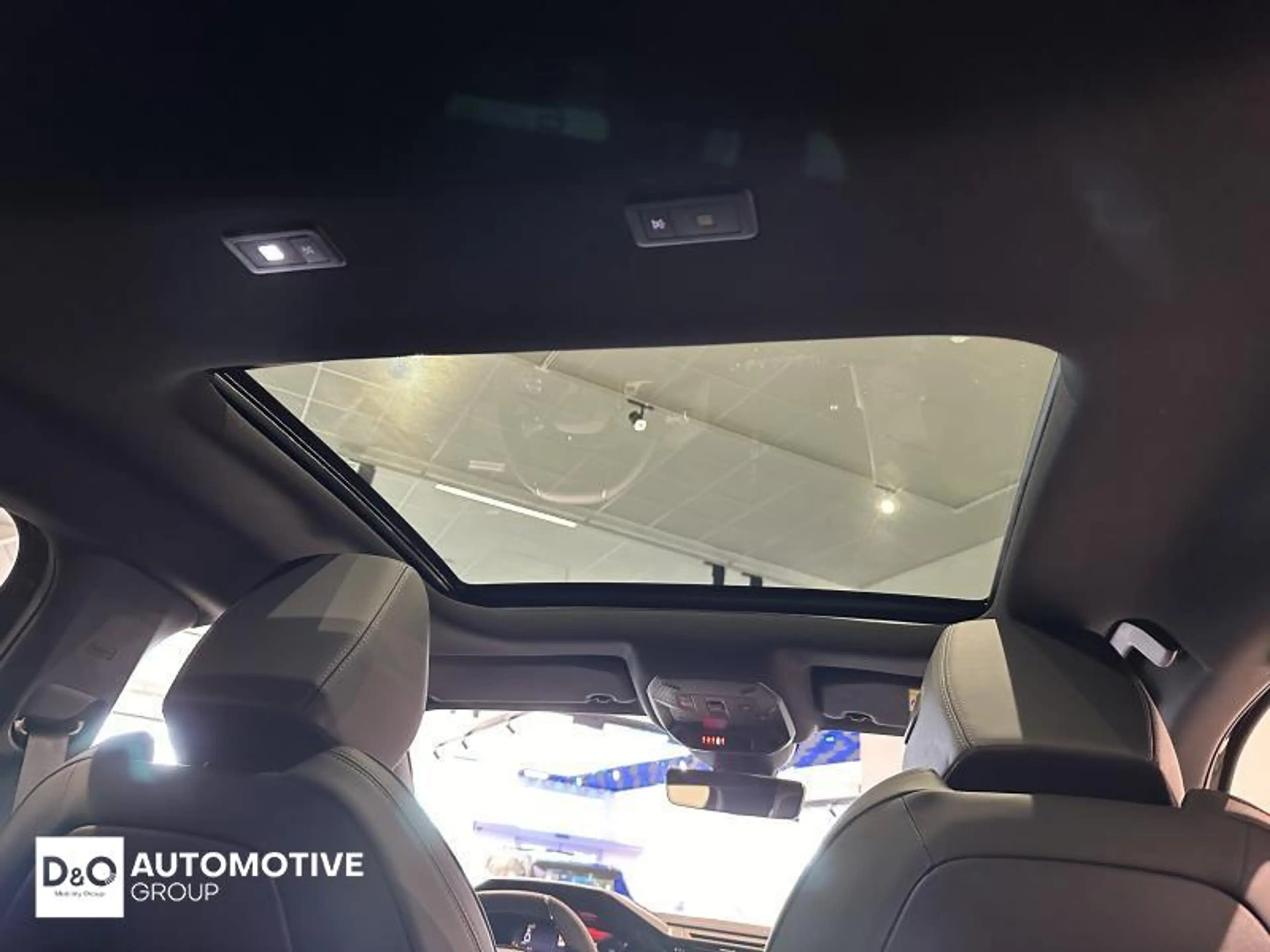 Peugeot 408 gt exclusive hybrid — photo 14