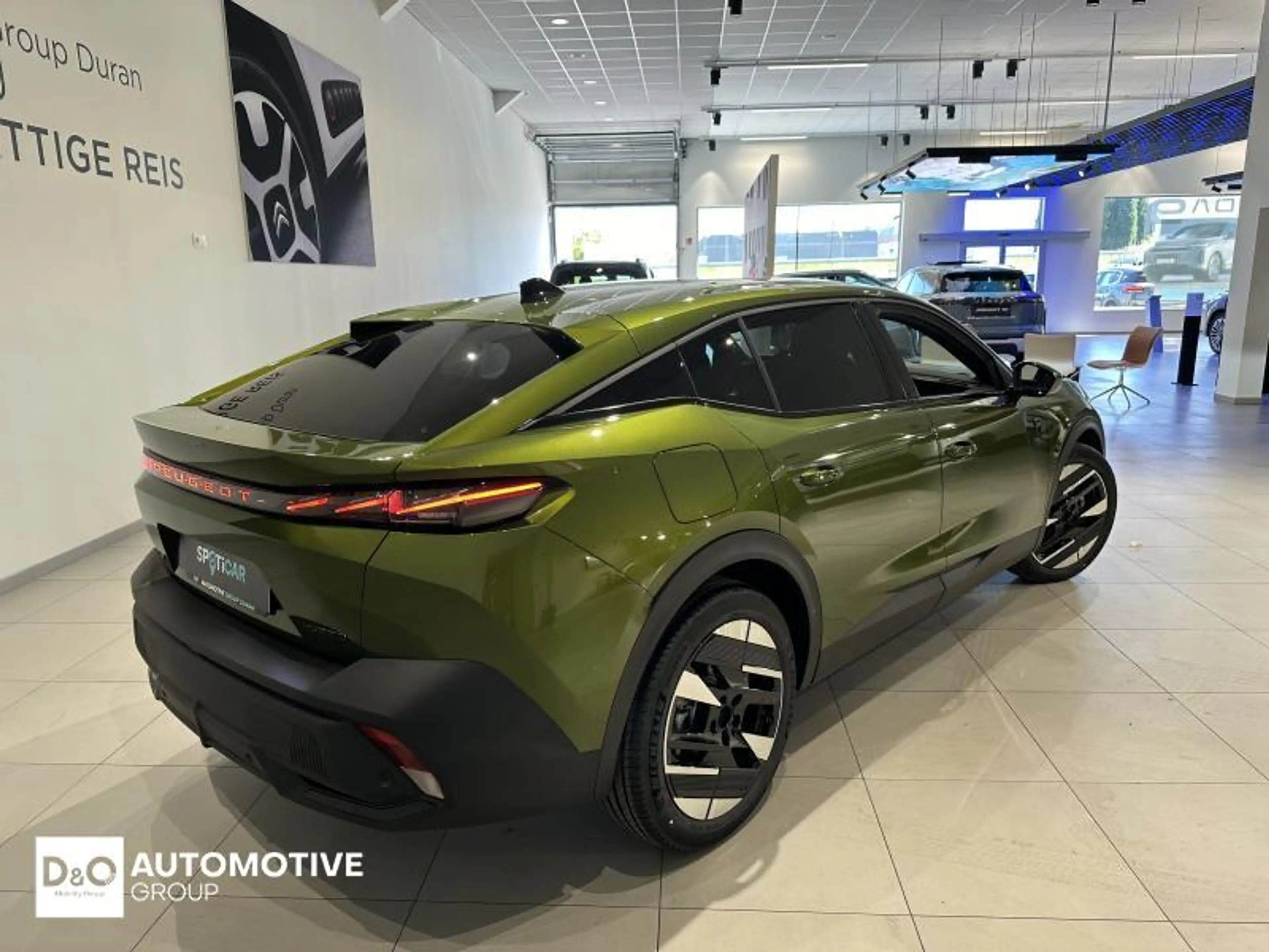 Peugeot 408 gt exclusive hybrid — photo 3