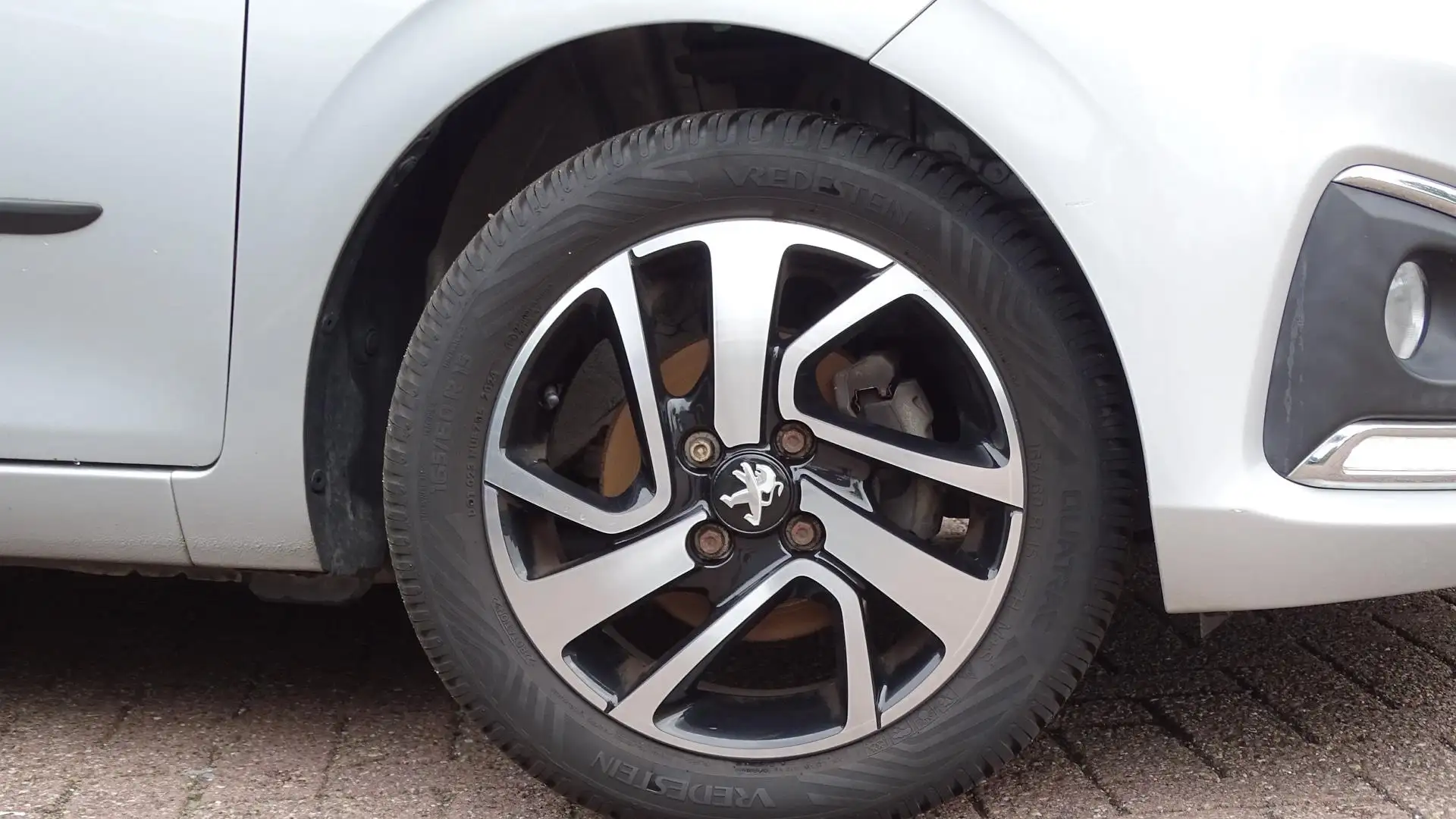 Peugeot 108 1.2 VTi Allure • Lmv Led Scherm Cruise-cont. NAP Gris - 2