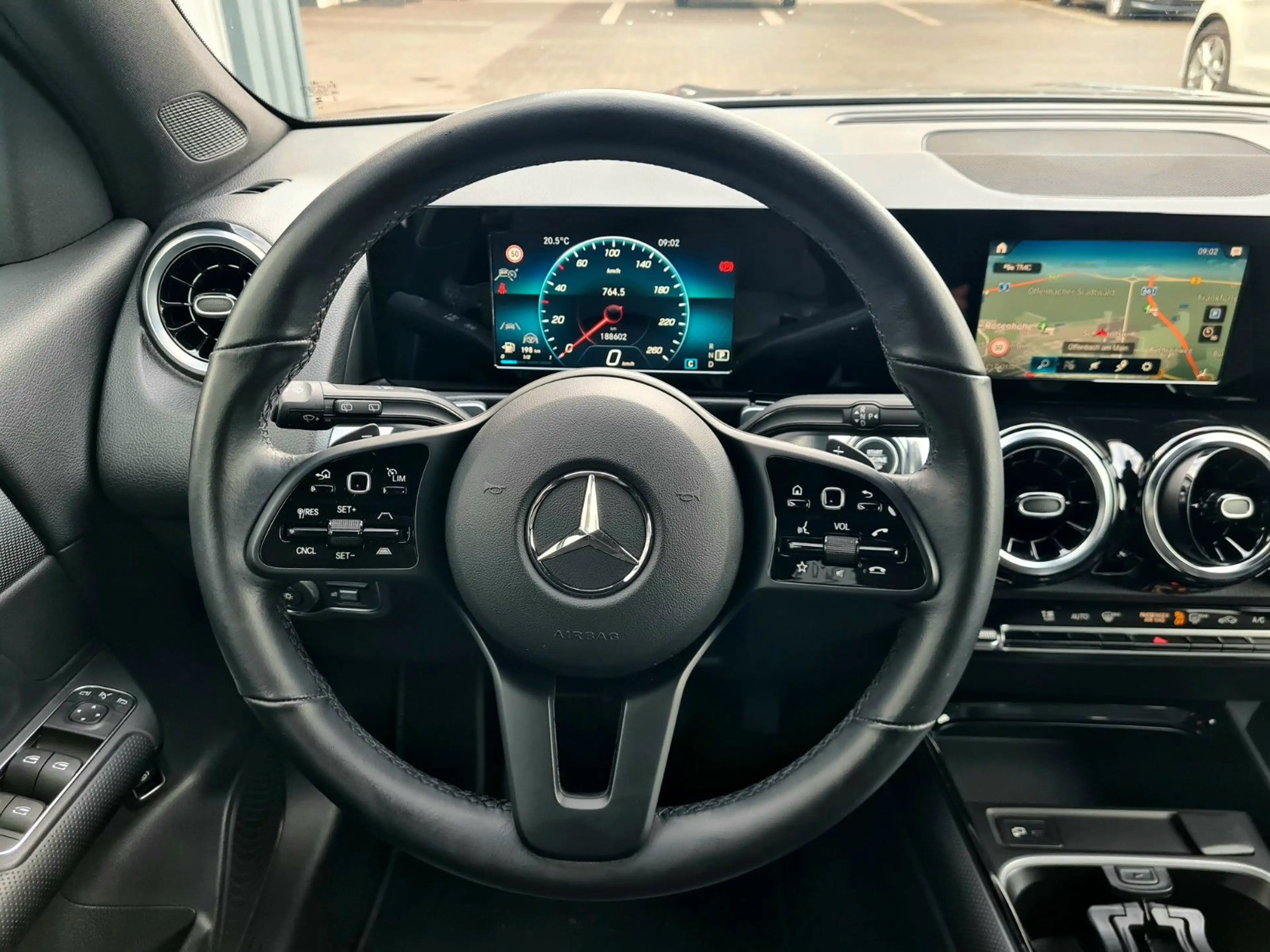 Mercedes-Benz GLB 200 d 8G - ASSITS - LED - AHK - 8 x ALU — photo 11