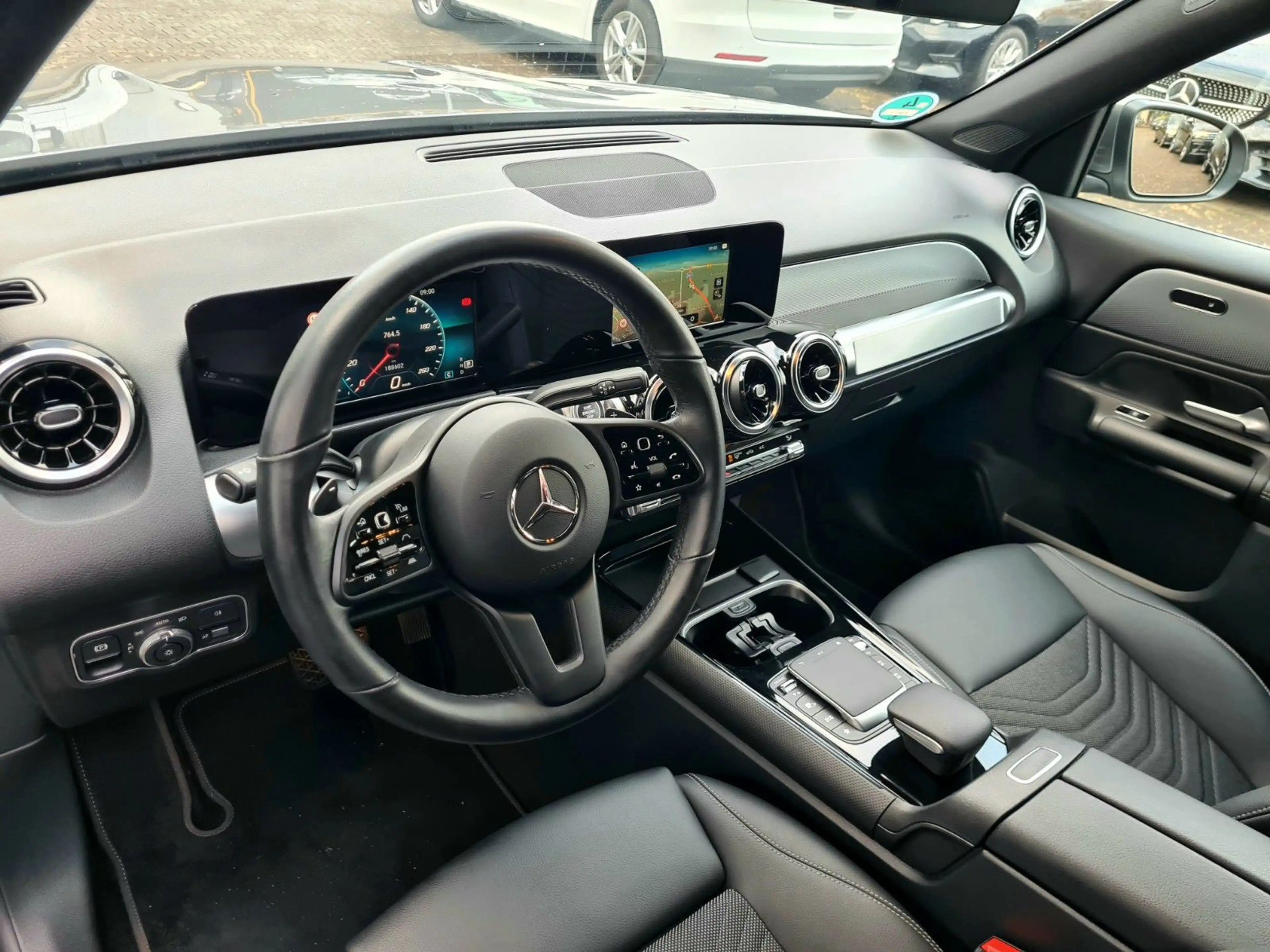 Mercedes-Benz GLB 200 d 8G - ASSITS - LED - AHK - 8 x ALU — photo 9
