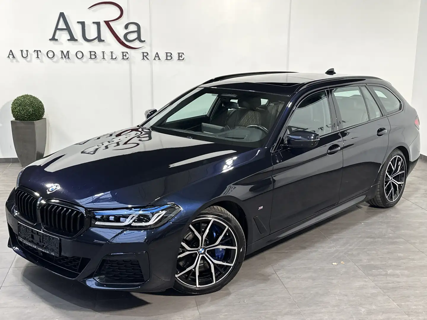 BMW 540 Touring xD M-Sport NAV+LASER+PANO+HEAD-UP Schwarz - 1