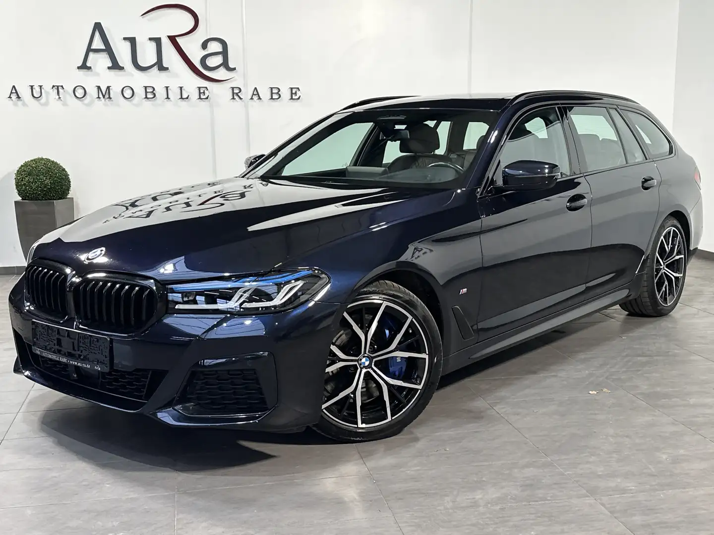 BMW 540 Touring xD M-Sport NAV+LASER+PANO+HEAD-UP Schwarz - 2