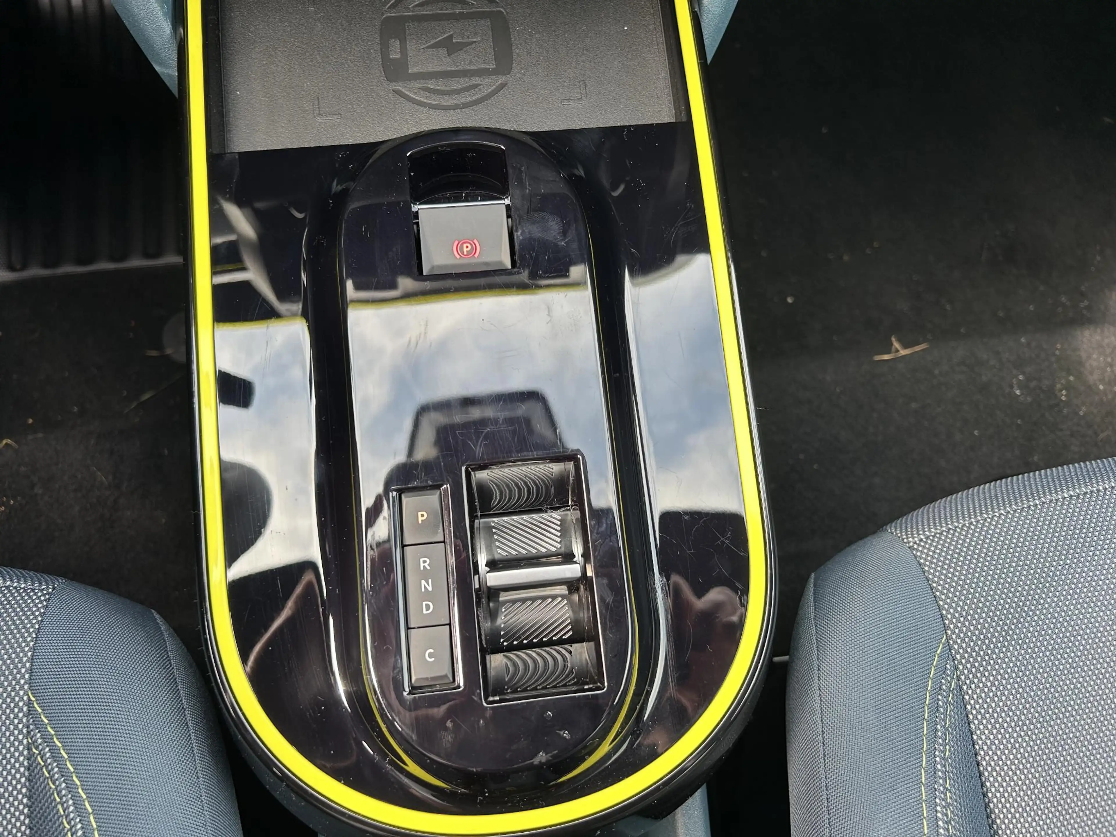 Fiat Grande Panda La Prima 11 kW 44 kWh | Winter Pack | Apple carpla — photo 10
