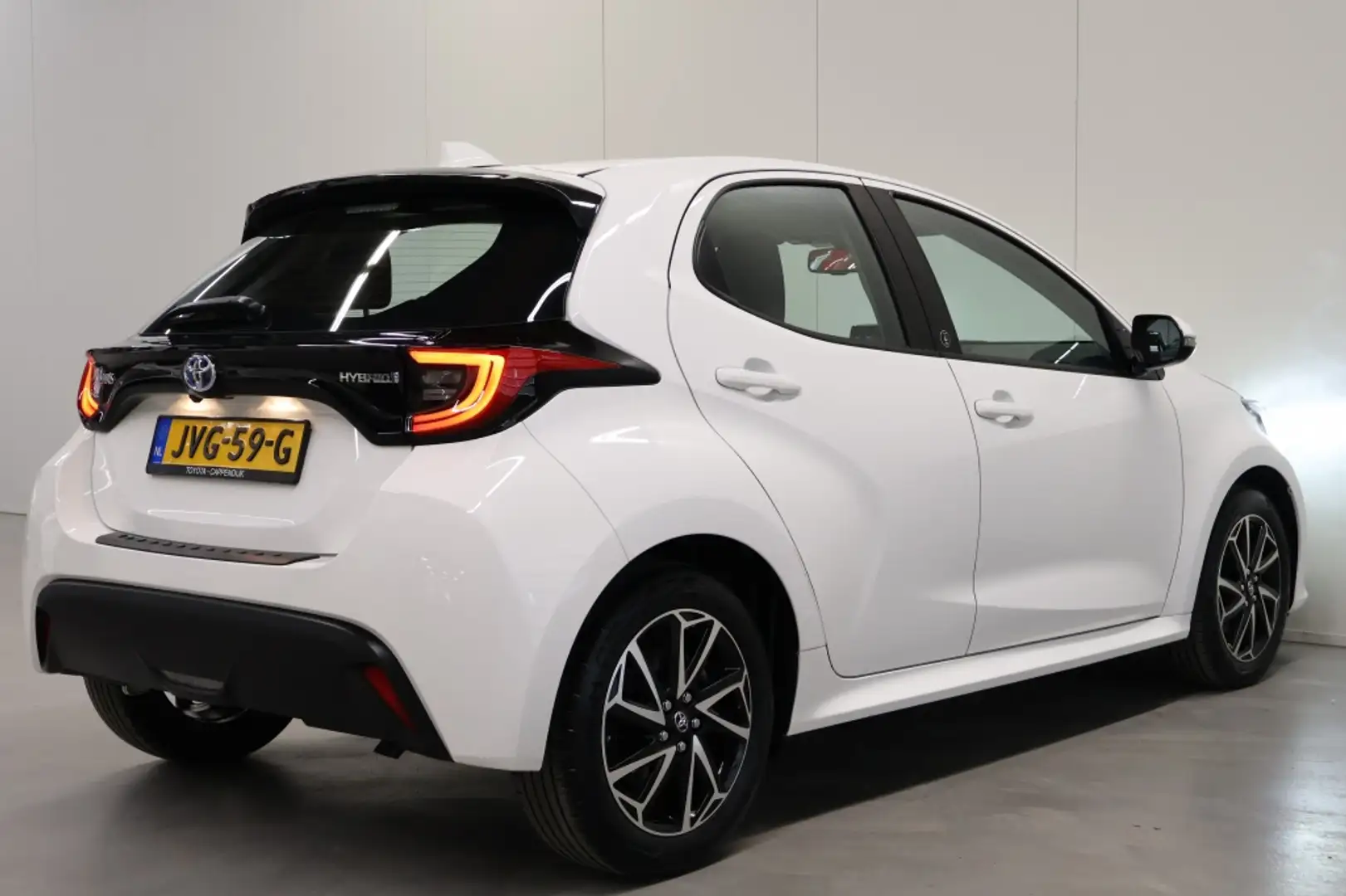 Toyota Yaris 1.5 Hybride Dynamic Weiß - 2