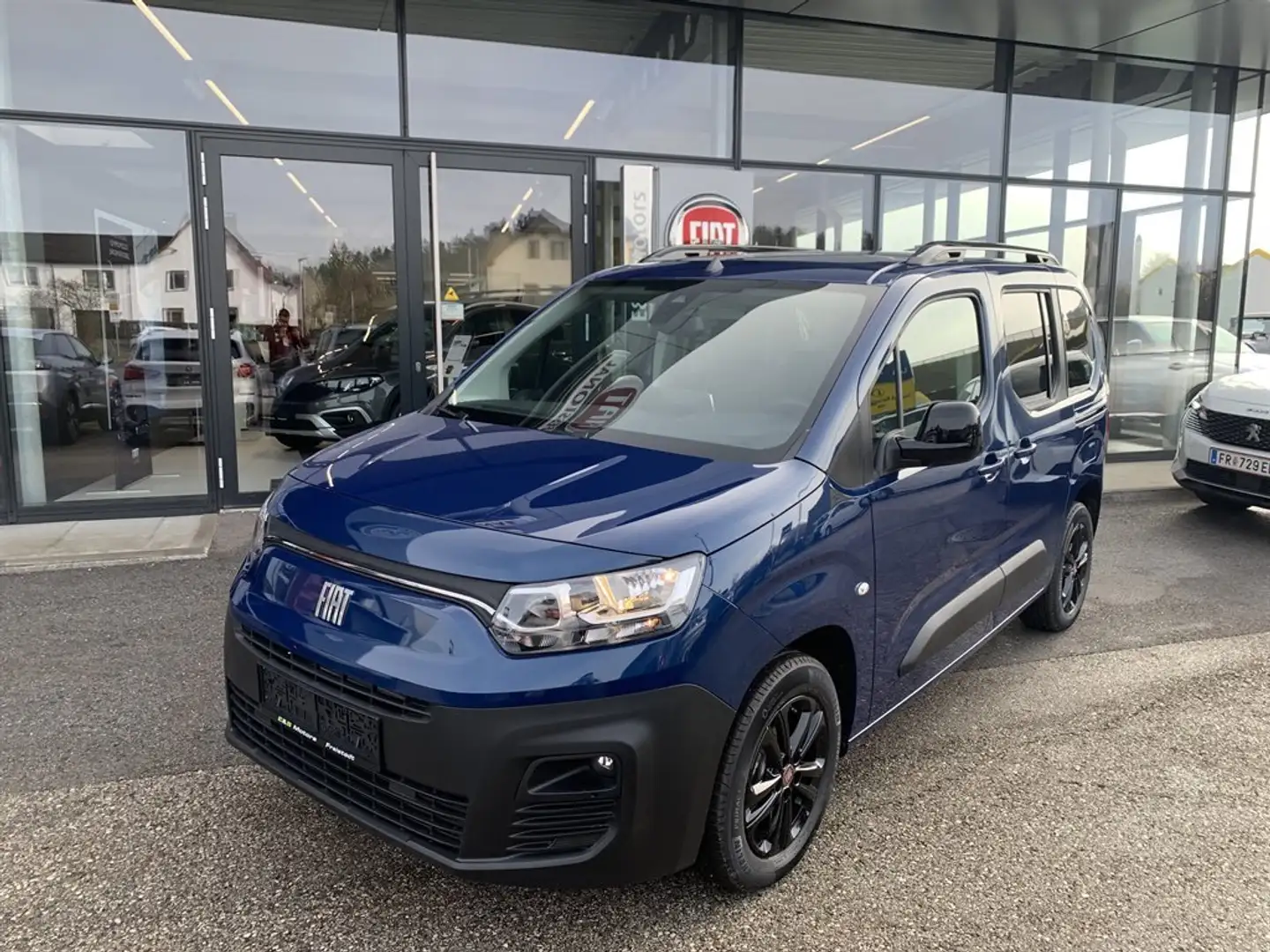 Fiat Doblo E-DOBLO 50KWH 100KW Blau - 1