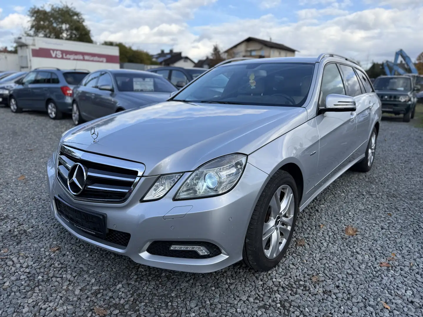 Mercedes-Benz E 350 E 350 CDI BlueEfficiency (212.225) Silber - 1