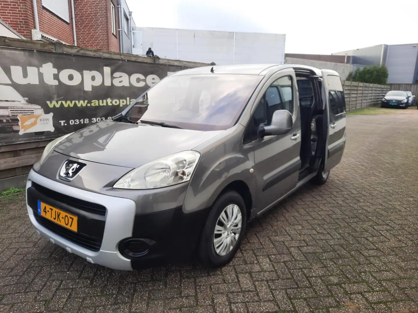 Peugeot Partner Tepee 1.6 XT AIRCO 5-PERS Grijs - 1