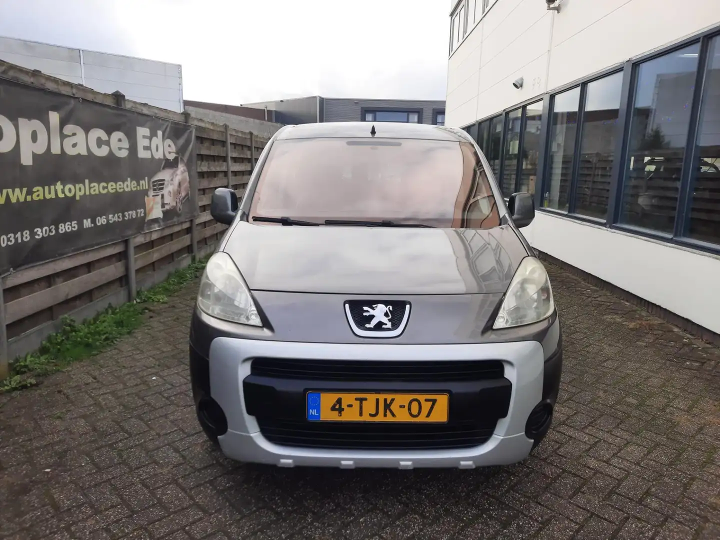 Peugeot Partner Tepee 1.6 XT AIRCO 5-PERS Grijs - 2