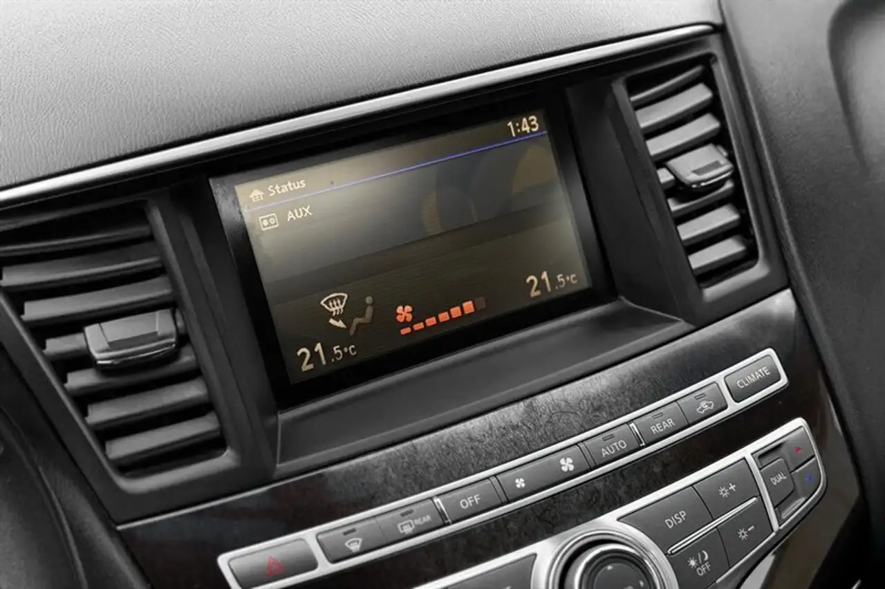 Infiniti JX35 снимка Infiniti JX35