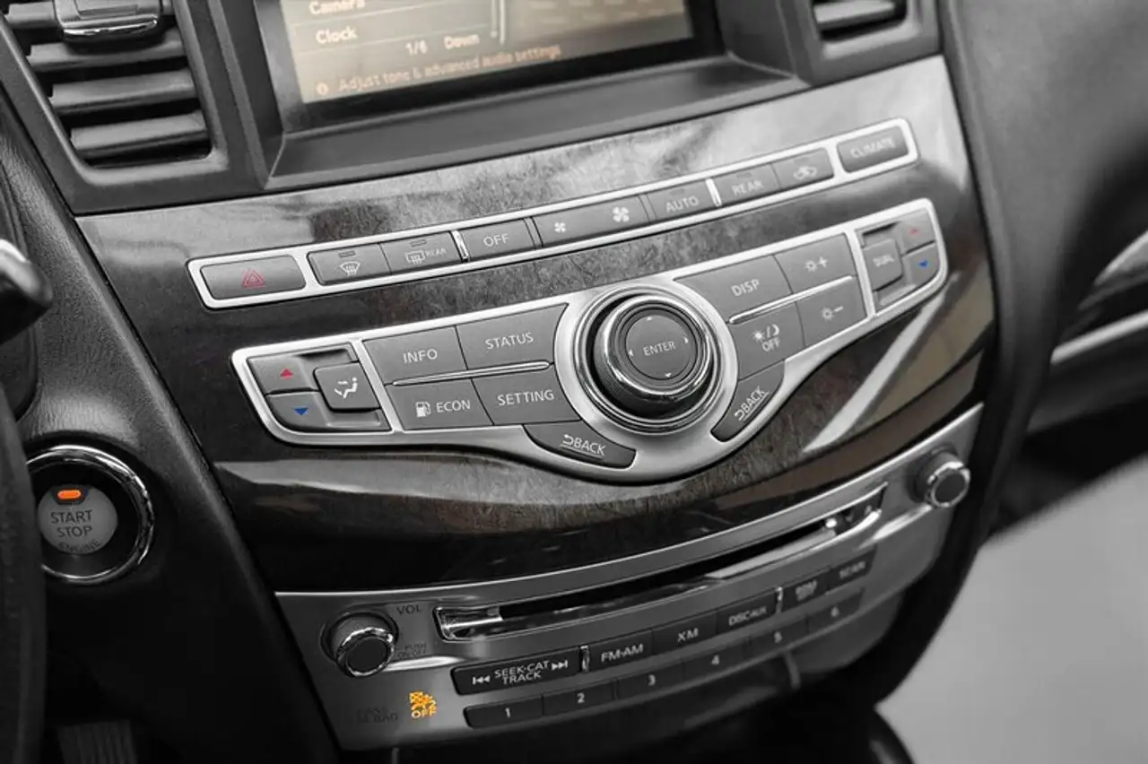 Infiniti JX35 снимка Infiniti JX35