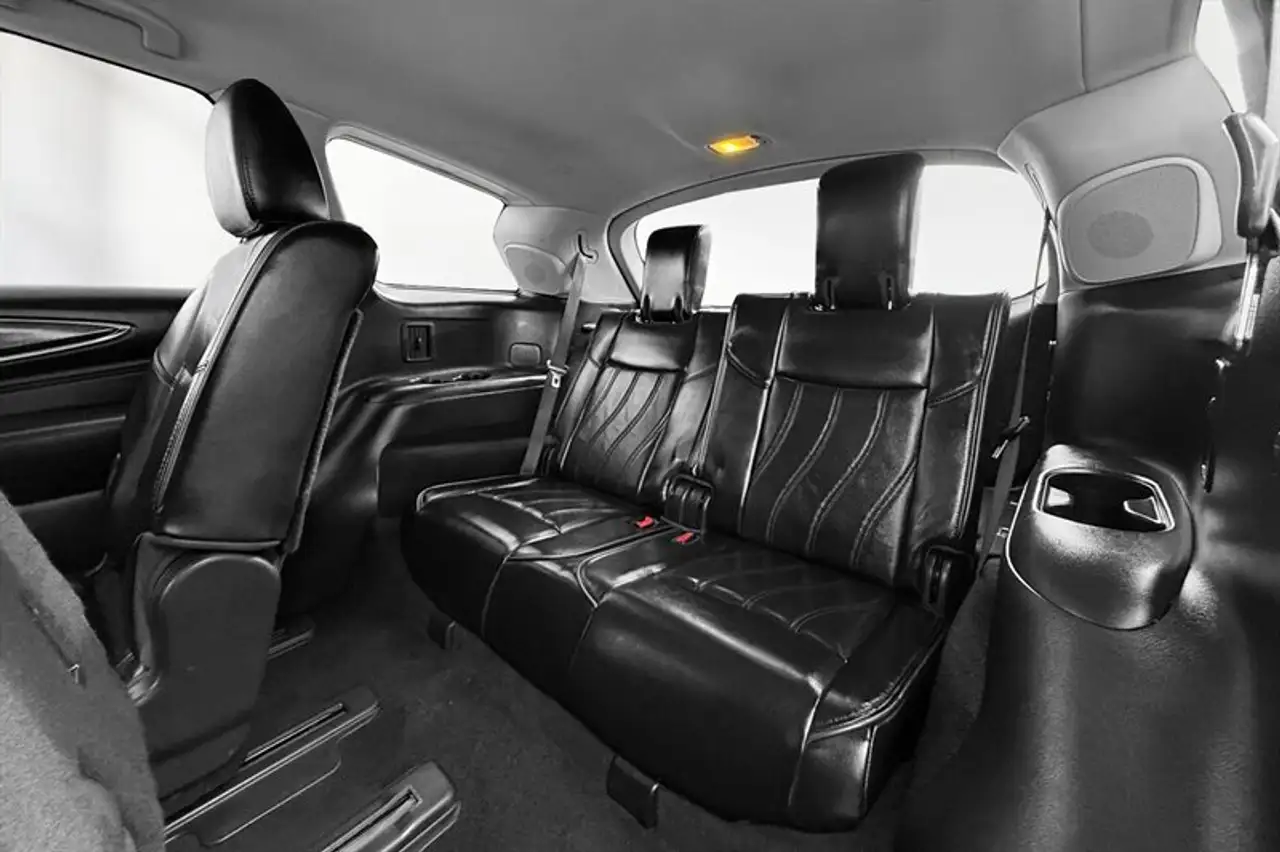 Infiniti JX35 снимка Infiniti JX35