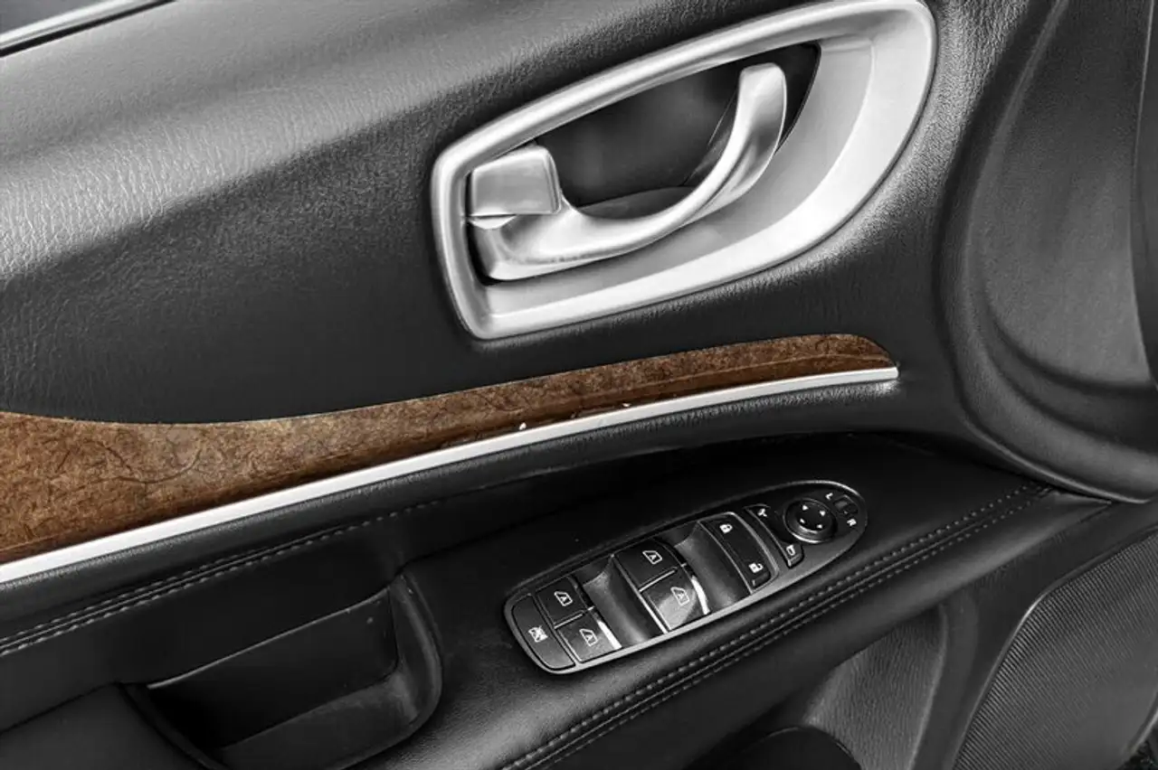 Infiniti JX35 снимка Infiniti JX35