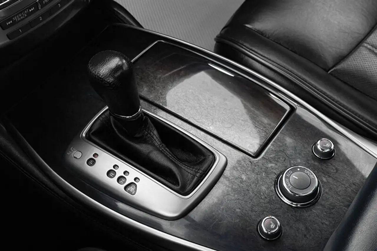 Infiniti JX35 снимка Infiniti JX35