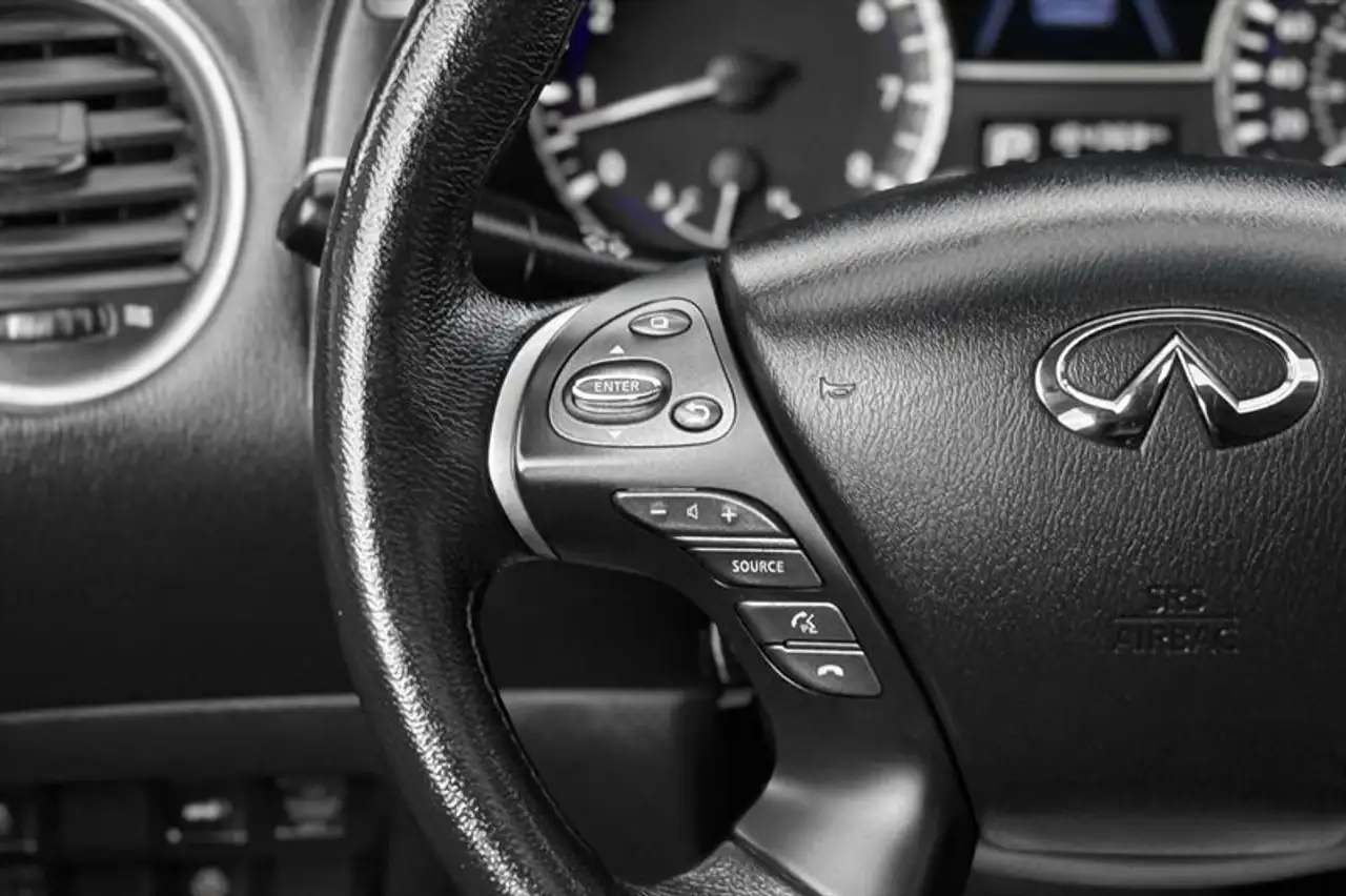 Infiniti JX35 снимка Infiniti JX35