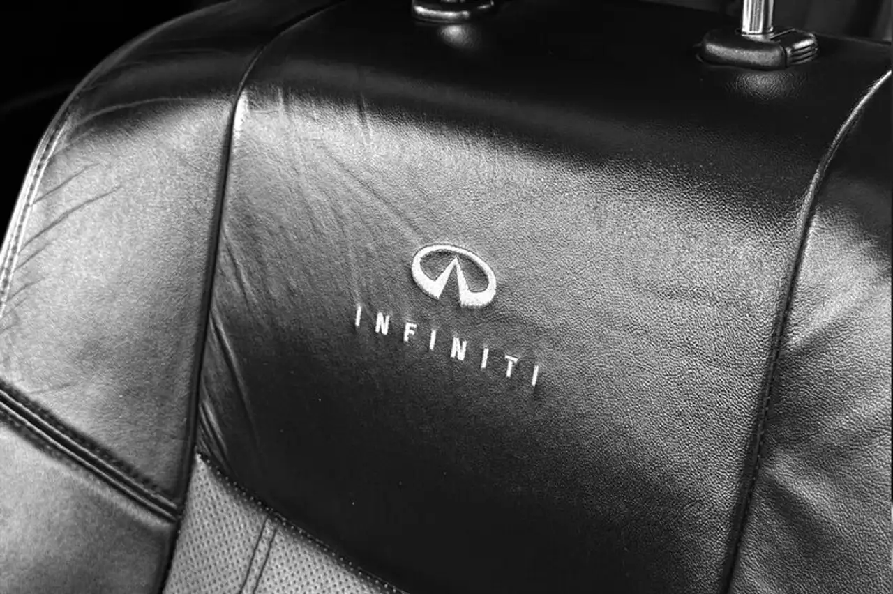 Infiniti JX35 снимка Infiniti JX35