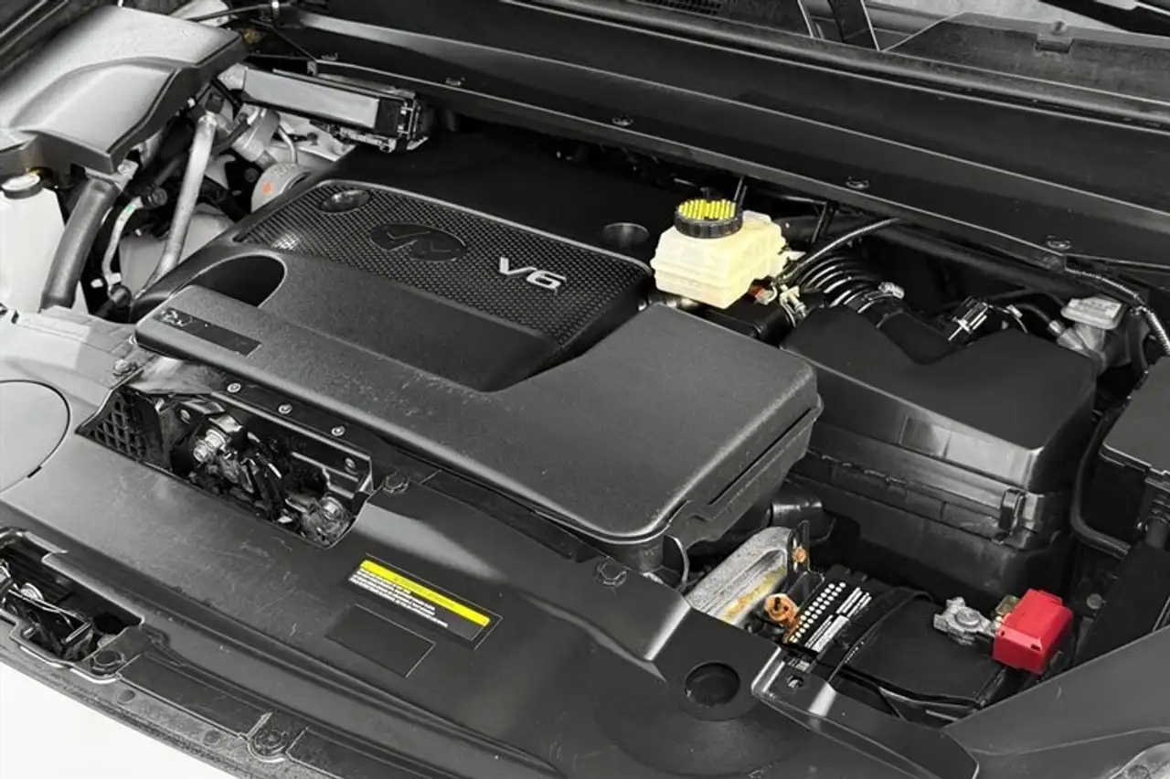 Infiniti JX35 снимка Infiniti JX35