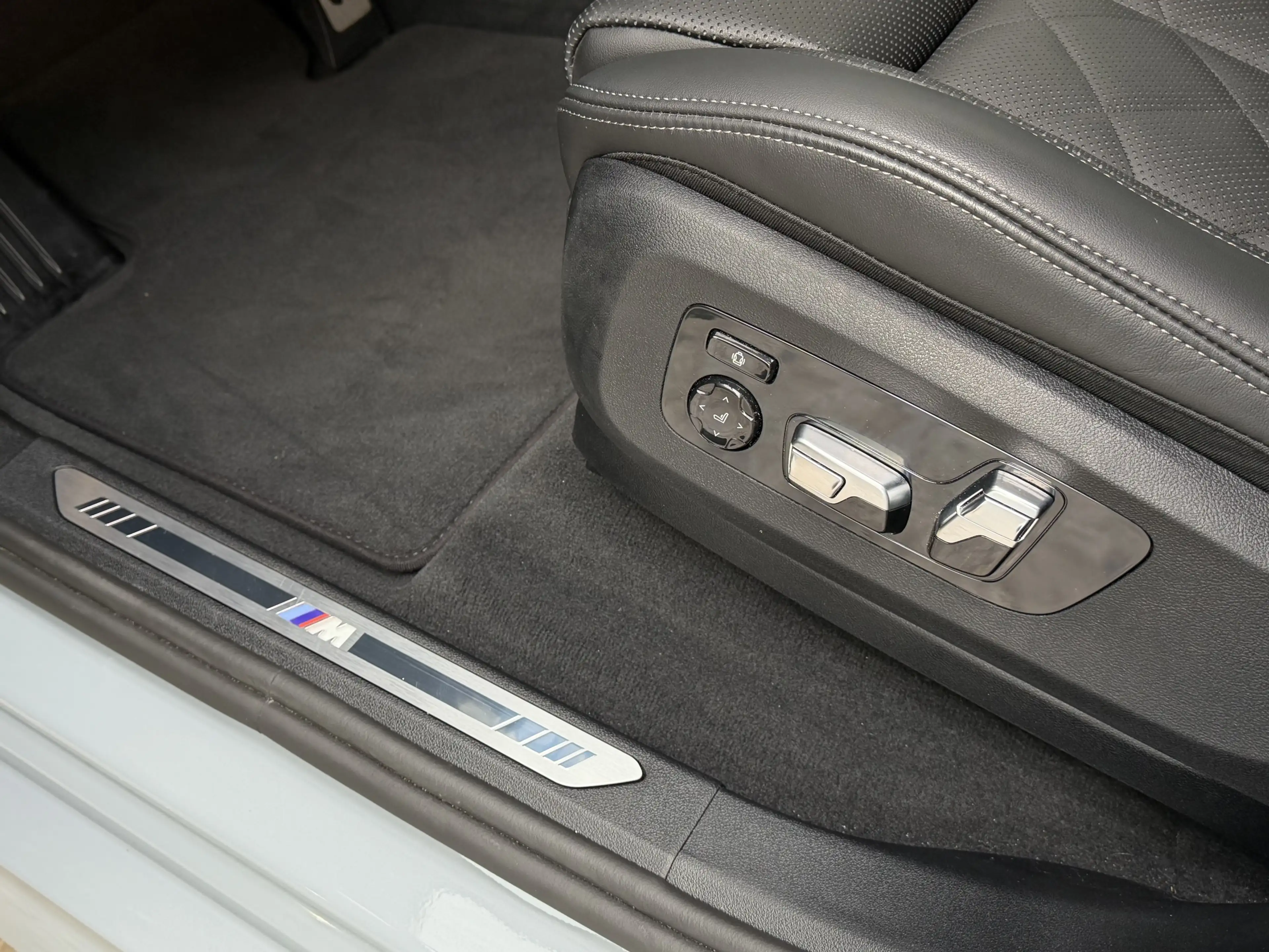 BMW X5 xDr50e M Sport Pro 22Zoll Pano Sitzlüft. AHK — photo 16