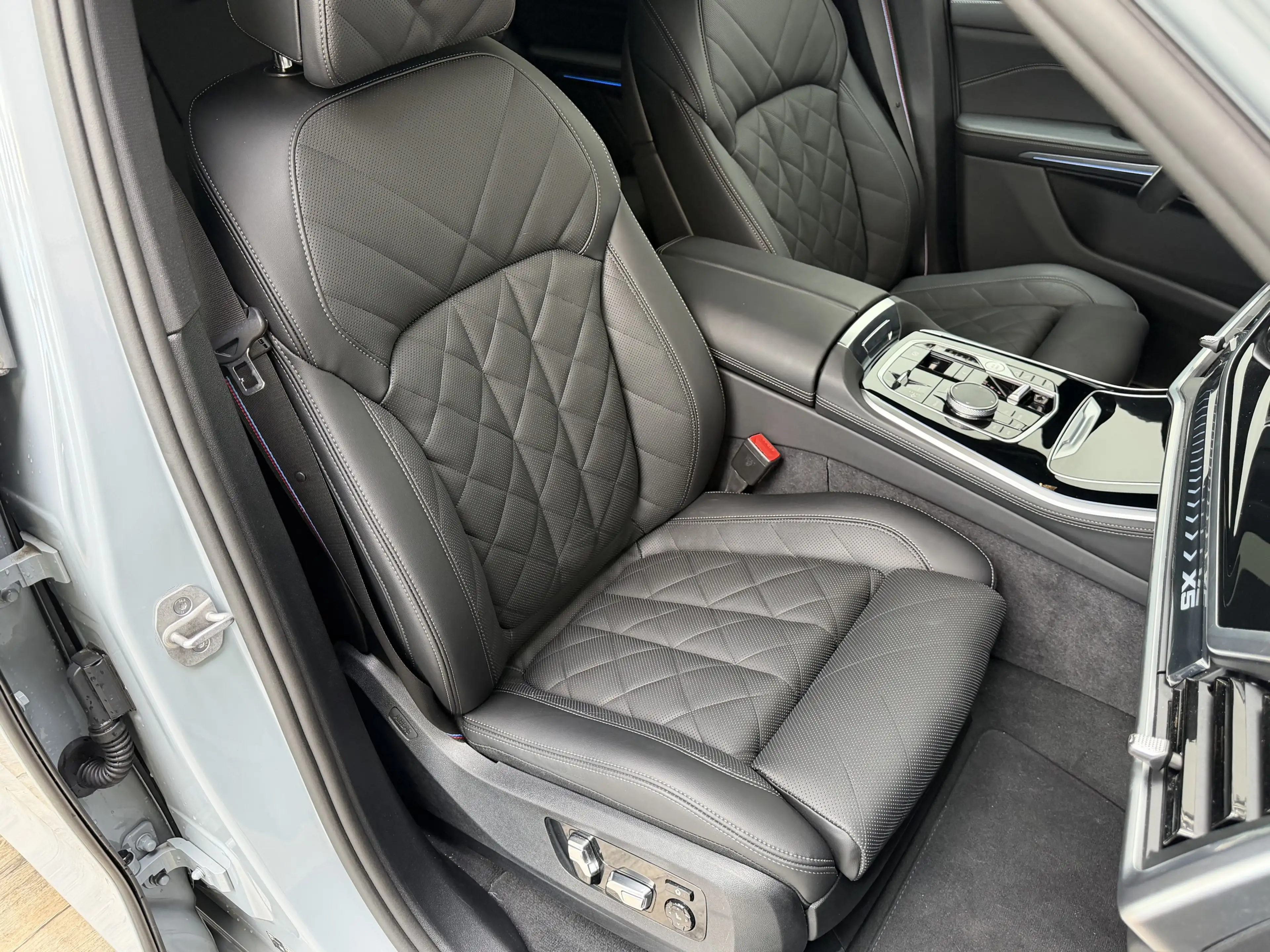 BMW X5 xDr50e M Sport Pro 22Zoll Pano Sitzlüft. AHK — photo 36