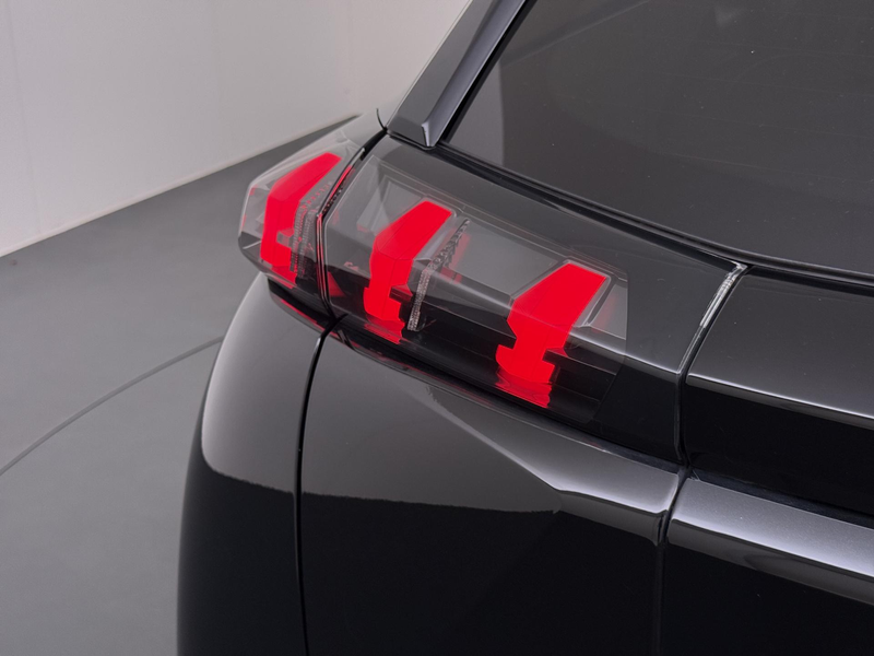 Peugeot e-2008 SUV GT Pack 50 kWh 136pk Automaat | Navigatie | Ca — photo 10