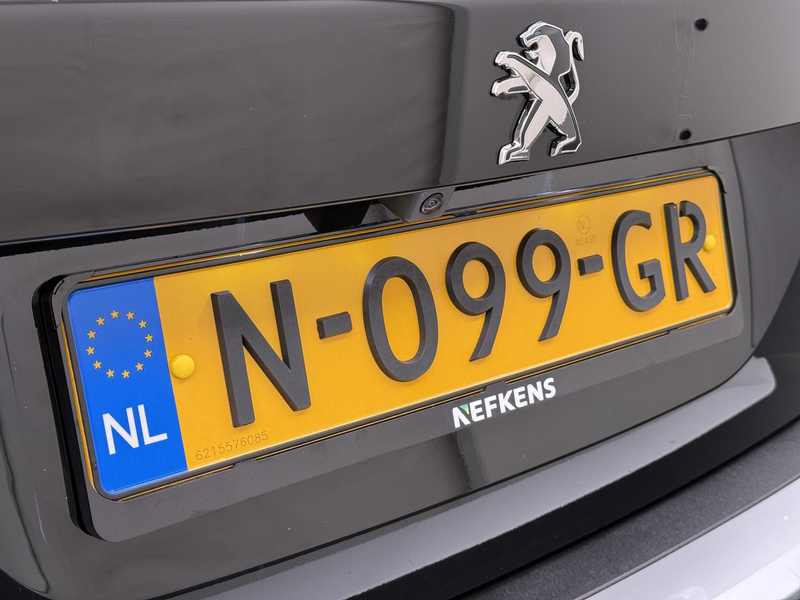 Peugeot e-2008 SUV GT Pack 50 kWh 136pk Automaat | Navigatie | Ca — photo 11