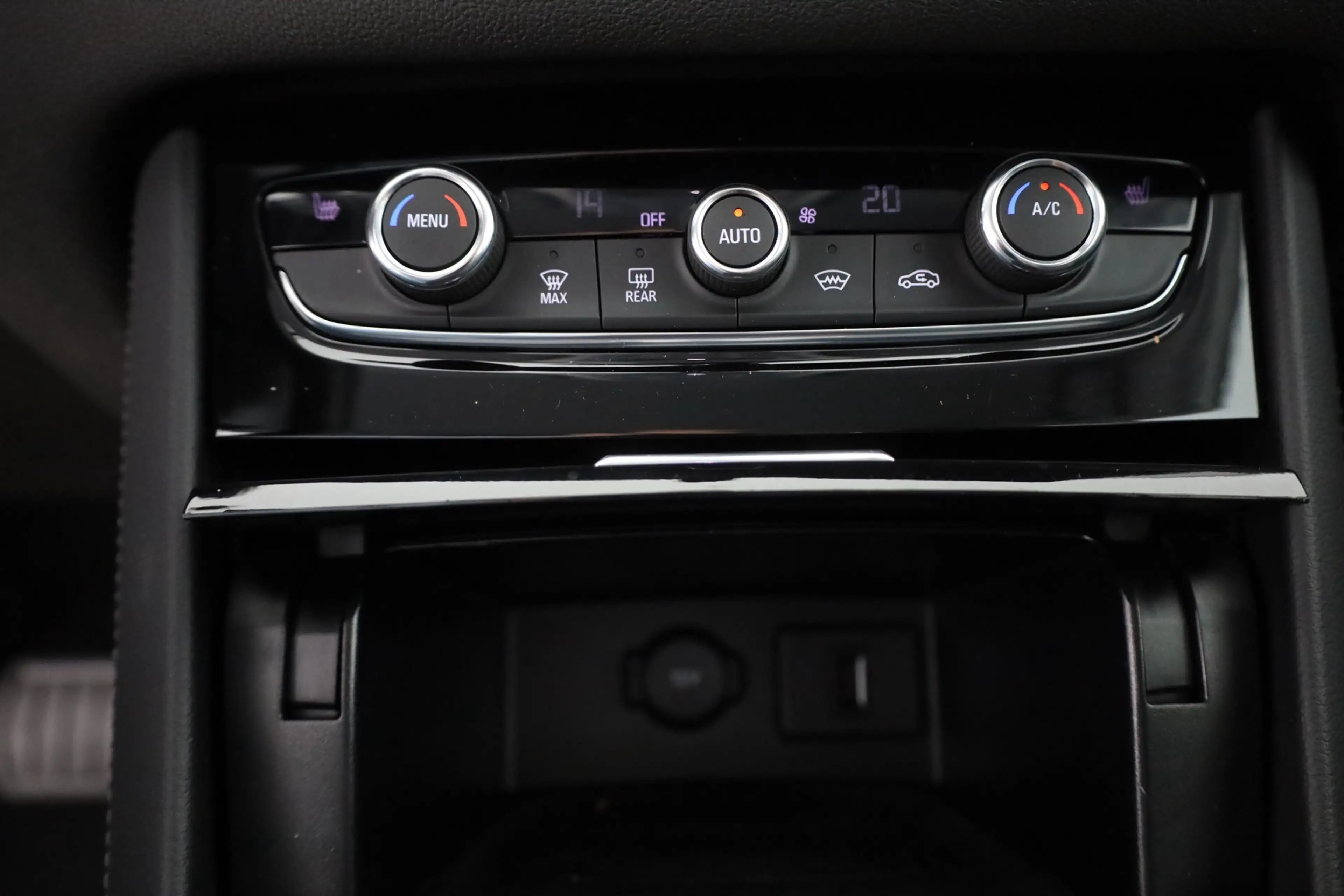 Opel Grandland (X) 1.2 Turbo Ultimate LED Navi ACC — photo 12