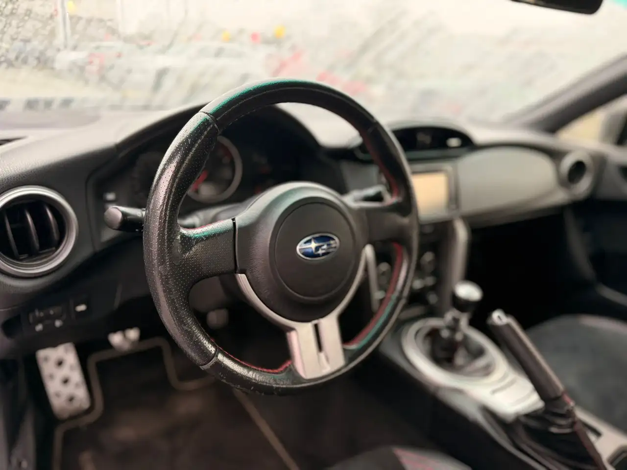 Subaru BRZ снимка Subaru BRZ