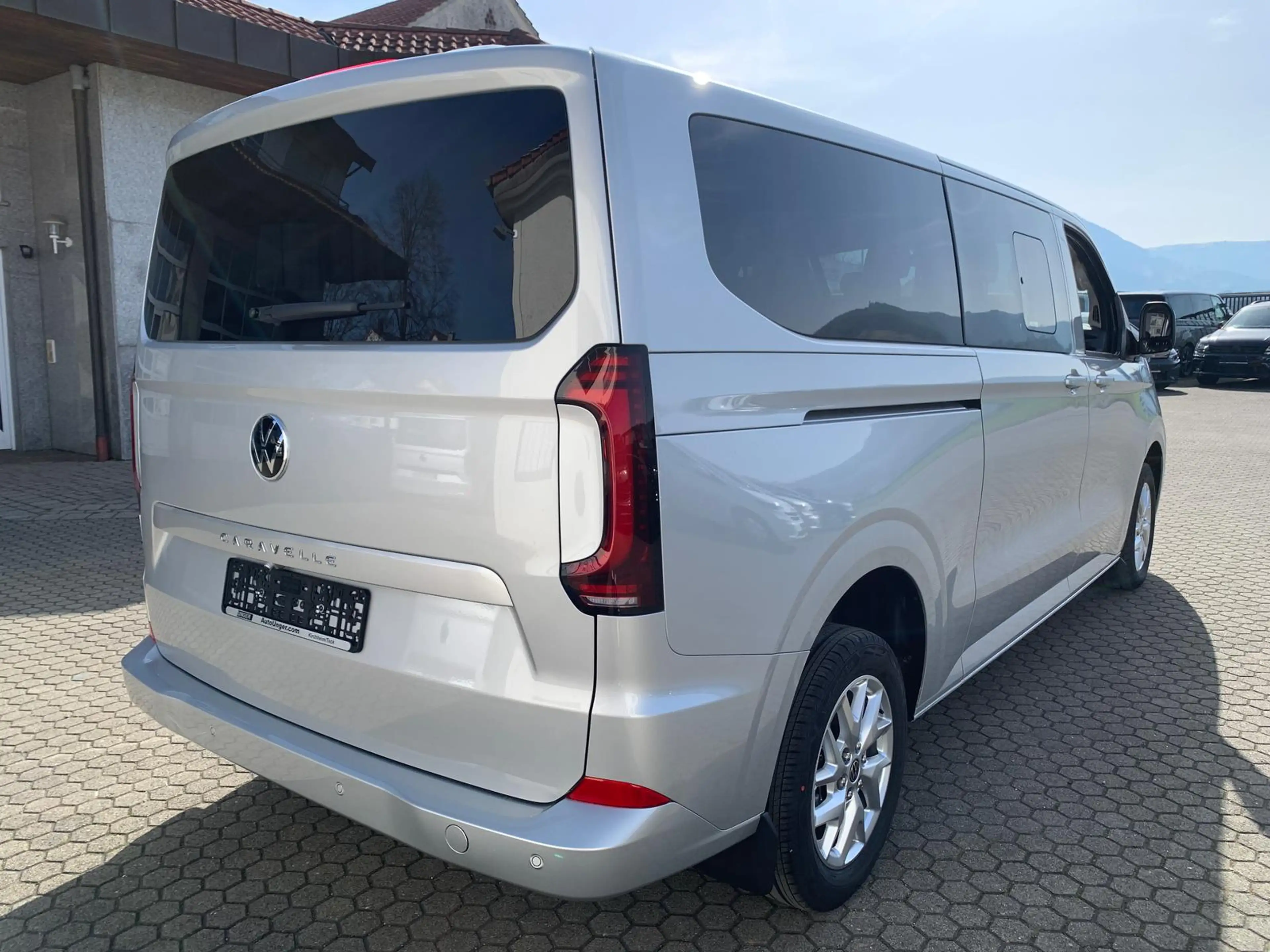 Volkswagen T7 Caravelle Life LR lang 9-Sitzer Kamera APP — photo 3