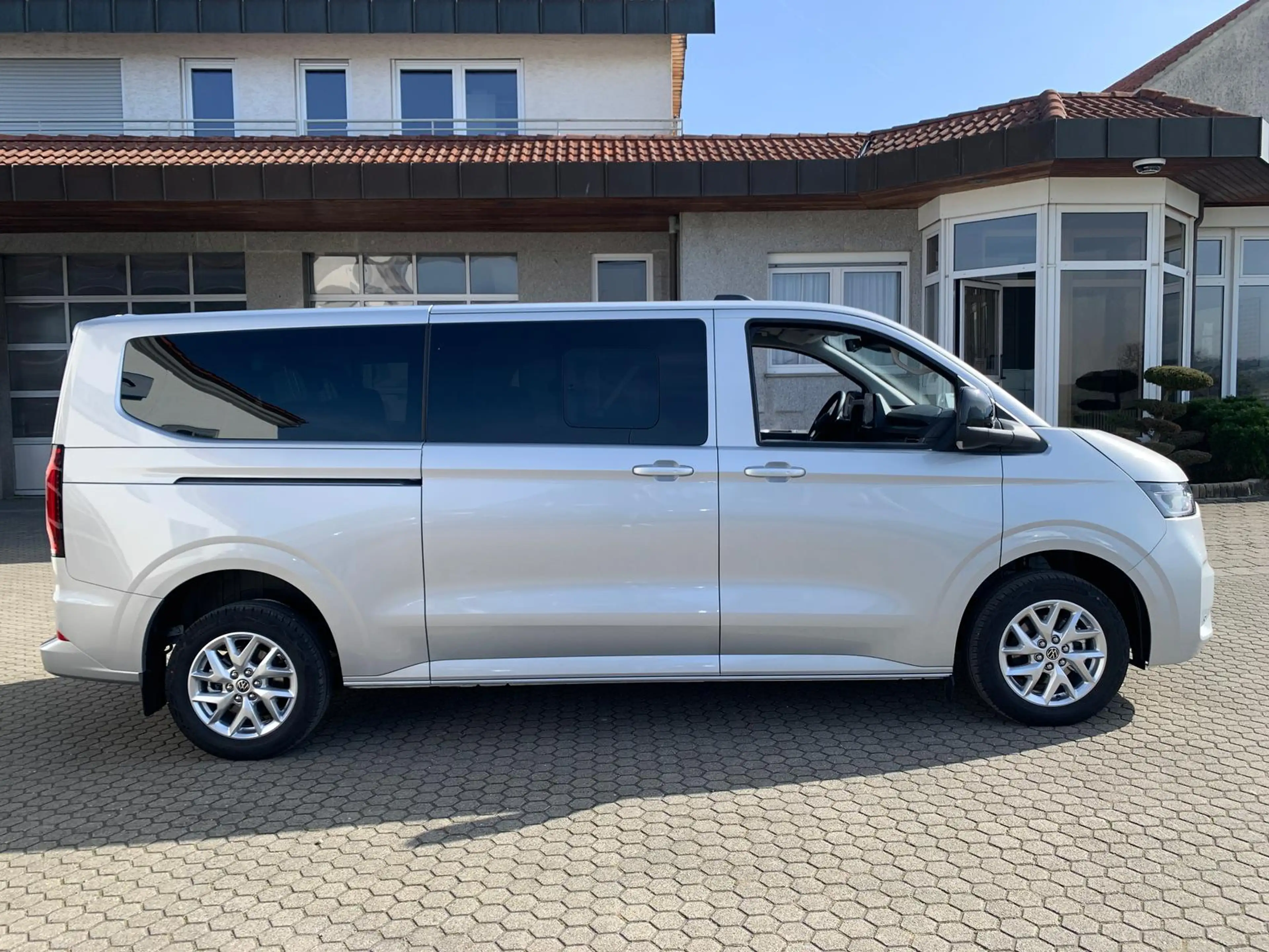 Volkswagen T7 Caravelle Life LR lang 9-Sitzer Kamera APP — photo 4