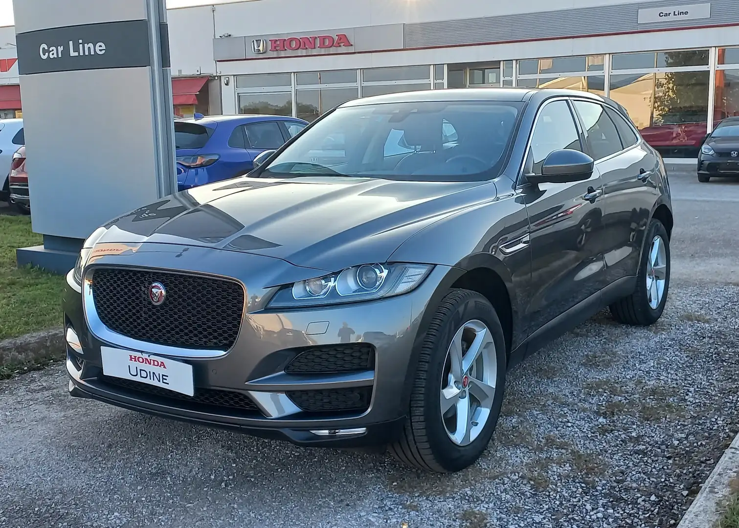 Jaguar F-Pace F-Pace 2.0d i4 Prestige awd 180cv auto my19 Gris - 1