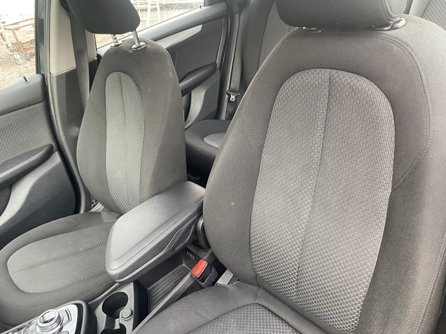 BMW 218 i Active Tourer Advantage Autom Navi+Ahk Nero - 2