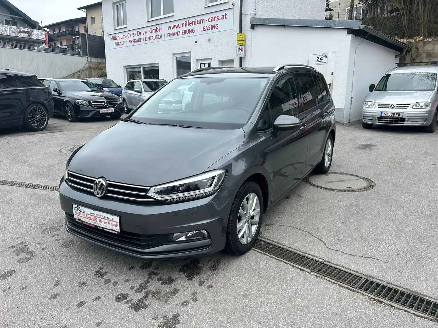 Volkswagen Touran Comfortline 1,6 SCR TDI DSG*FIX 6,274%  Gris - 1