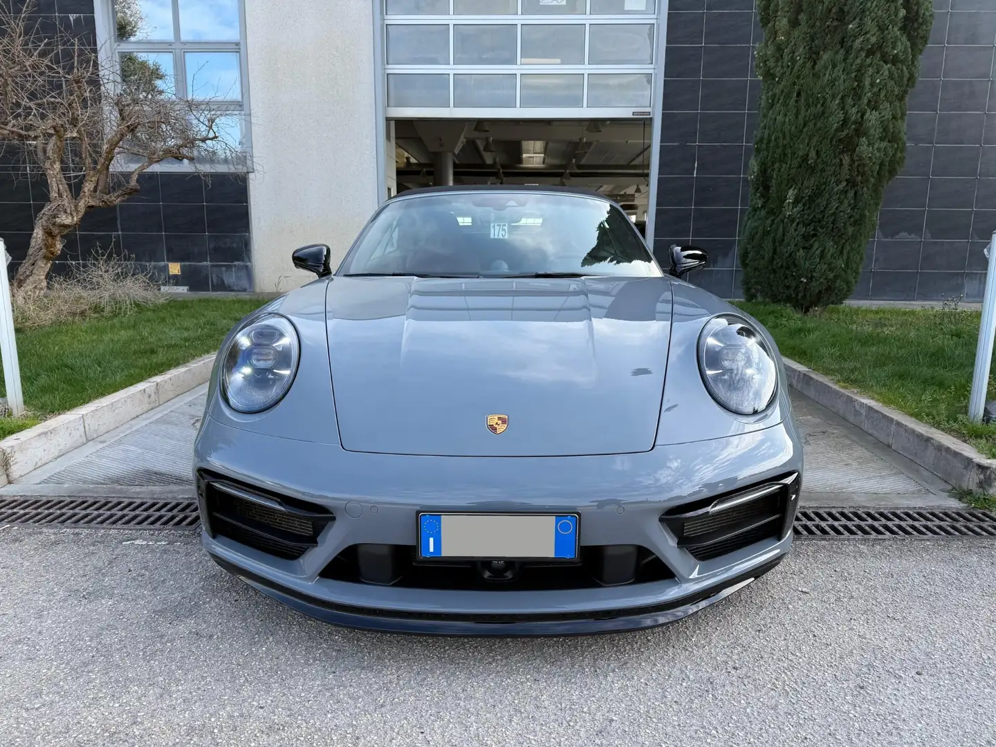 Porsche 911 Carrera 4 GTS Cabriolet Gris - 2