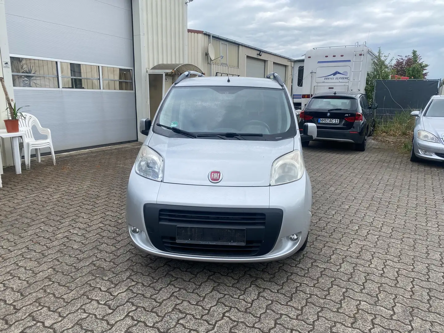 Fiat Qubo 1.4 8V Active Silber - 2