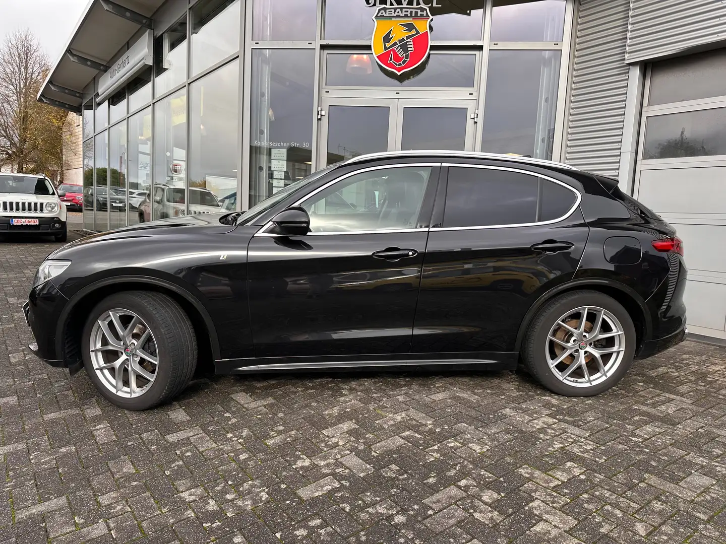 Alfa Romeo Stelvio Lusso Ti Q4 / Standheizung / Glasschiebedach Schwarz - 2