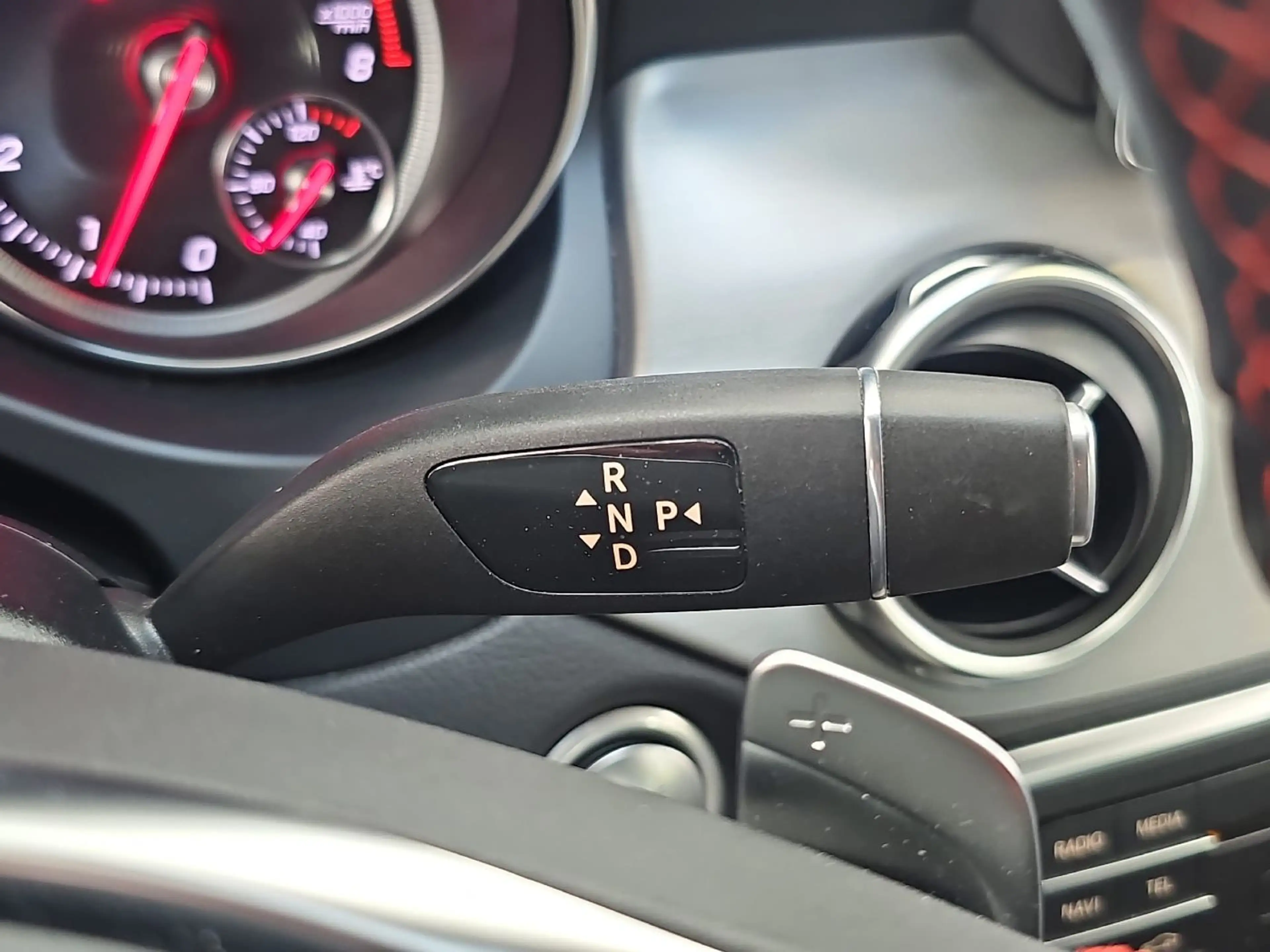 Mercedes-Benz GLA 180 AMG Line TOT-WINKEL*360°KAM*NAVI*KLIMAA.* — photo 13