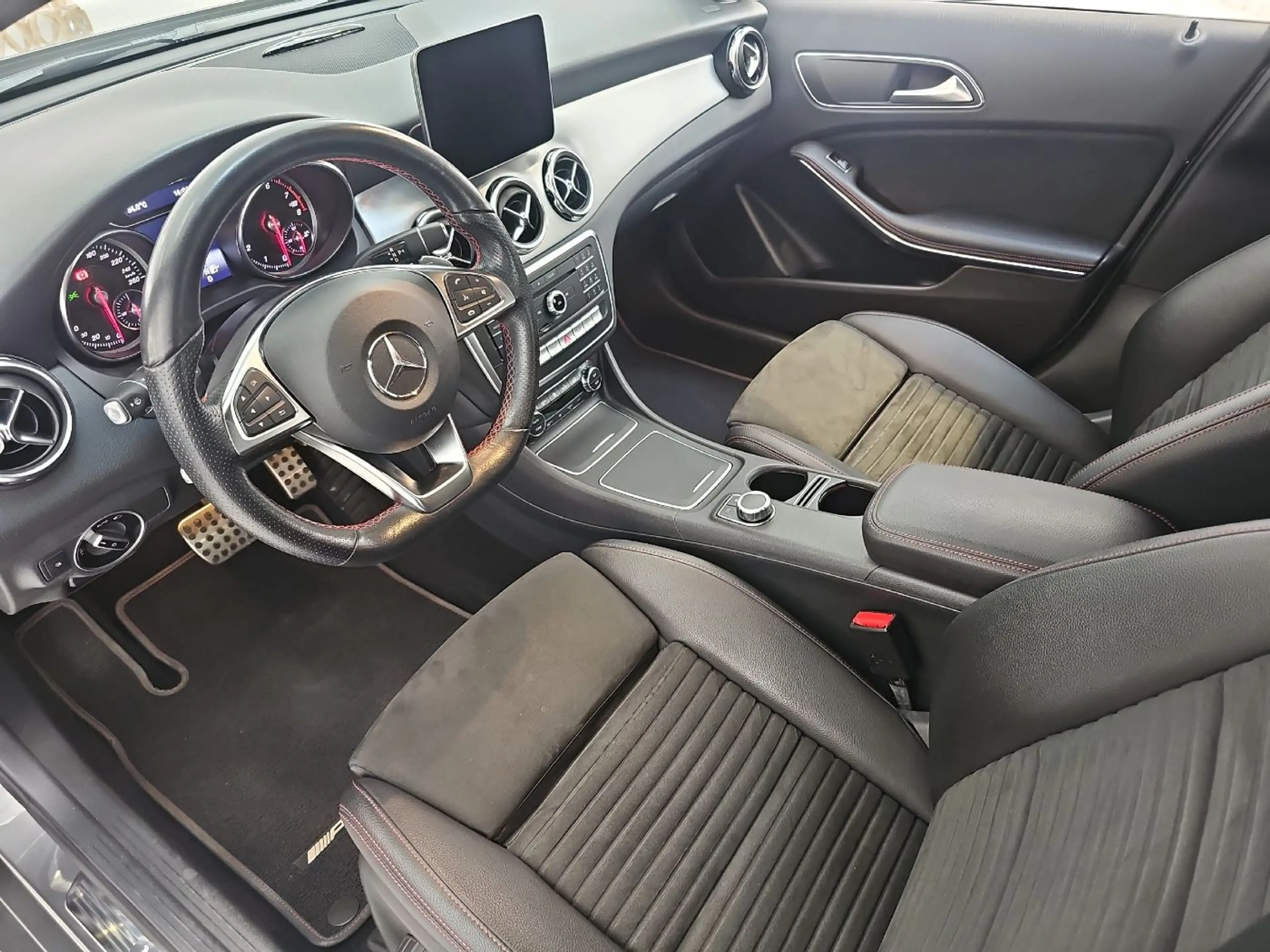 Mercedes-Benz GLA 180 AMG Line TOT-WINKEL*360°KAM*NAVI*KLIMAA.* — photo 9