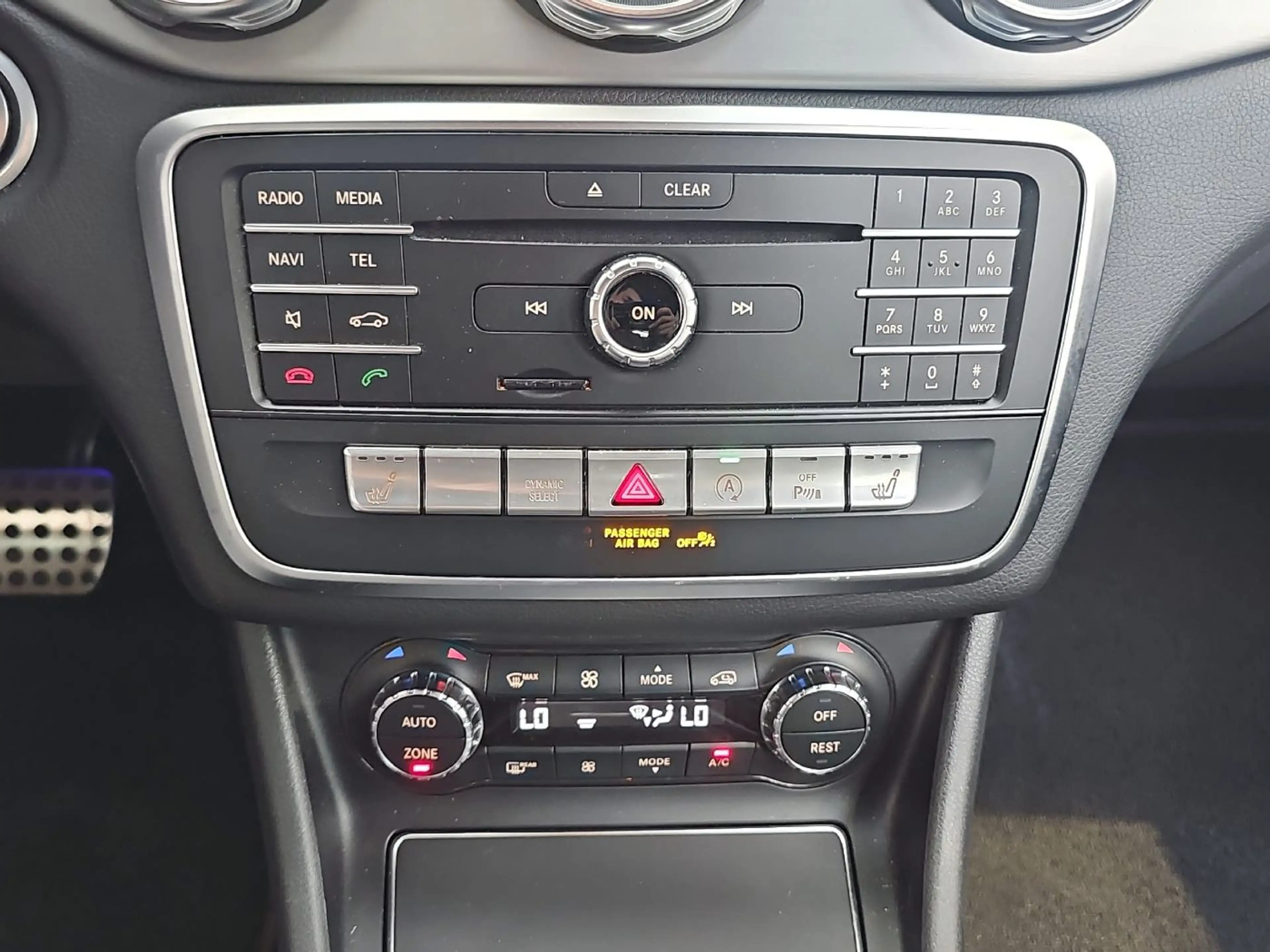 Mercedes-Benz GLA 180 AMG Line TOT-WINKEL*360°KAM*NAVI*KLIMAA.* — photo 12